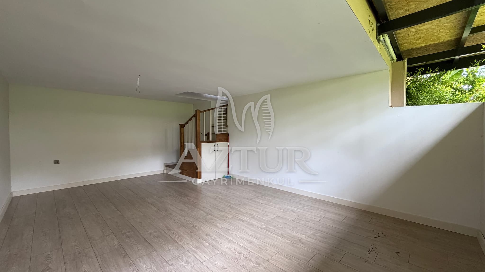HURMA'DA TEK BLOKLU SİTE İÇERİSİNDE HAVUZLU 1+1 SATILIK DAİRE