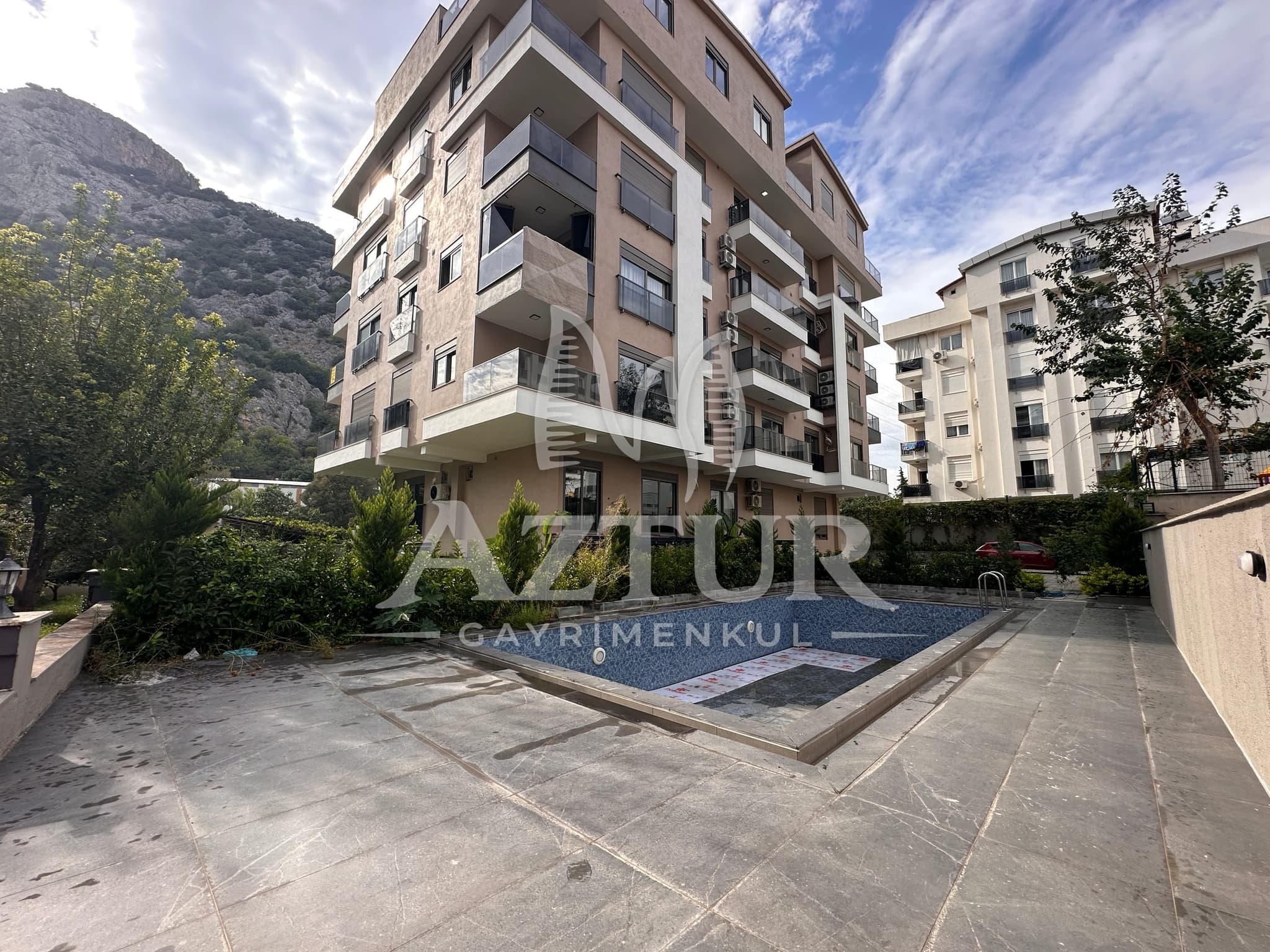 HURMA'DA TEK BLOKLU SİTE İÇERİSİNDE HAVUZLU 1+1 SATILIK DAİRE