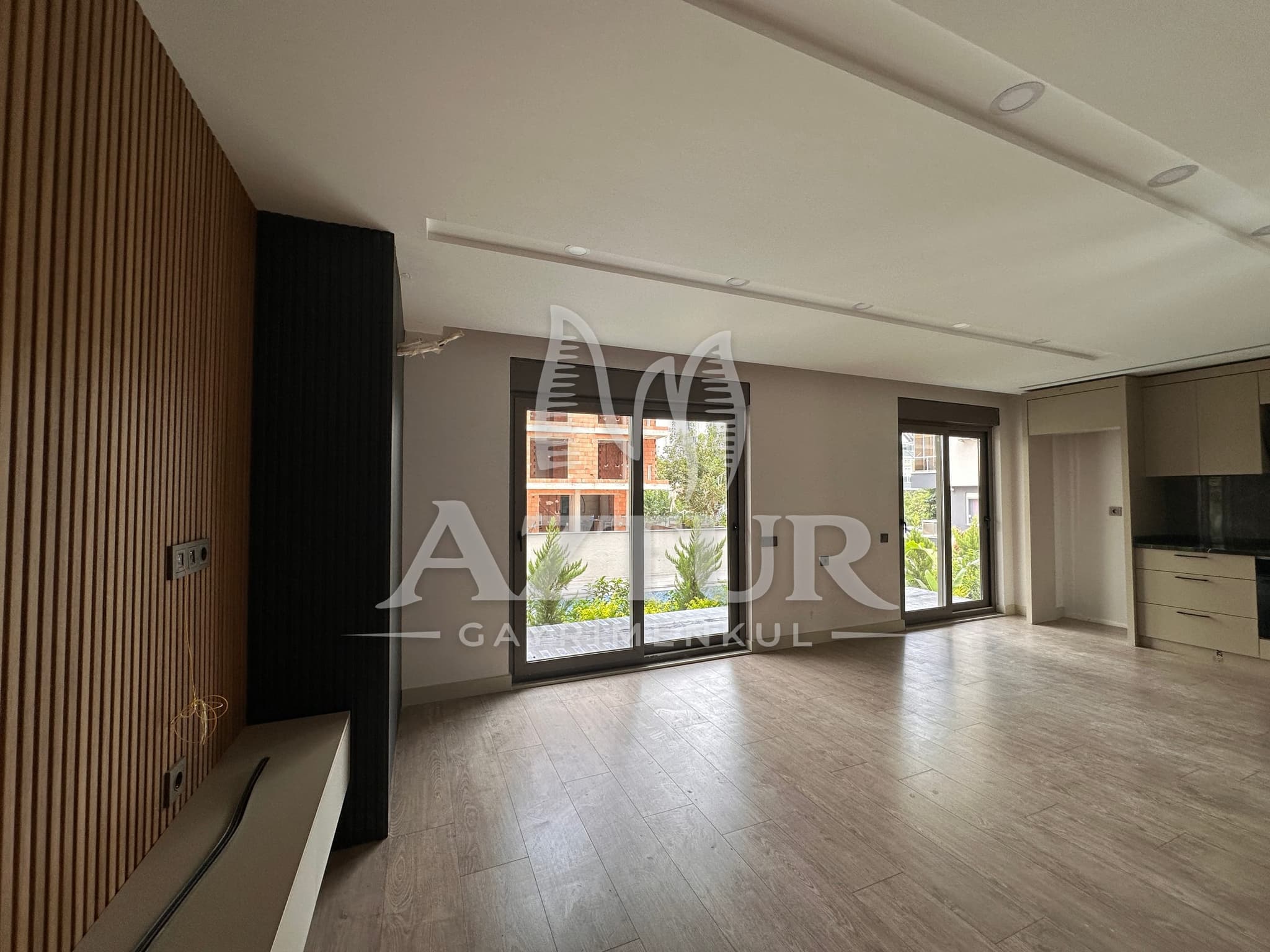 HURMA'DA TEK BLOKLU SİTE İÇERİSİNDE HAVUZLU 1+1 SATILIK DAİRE