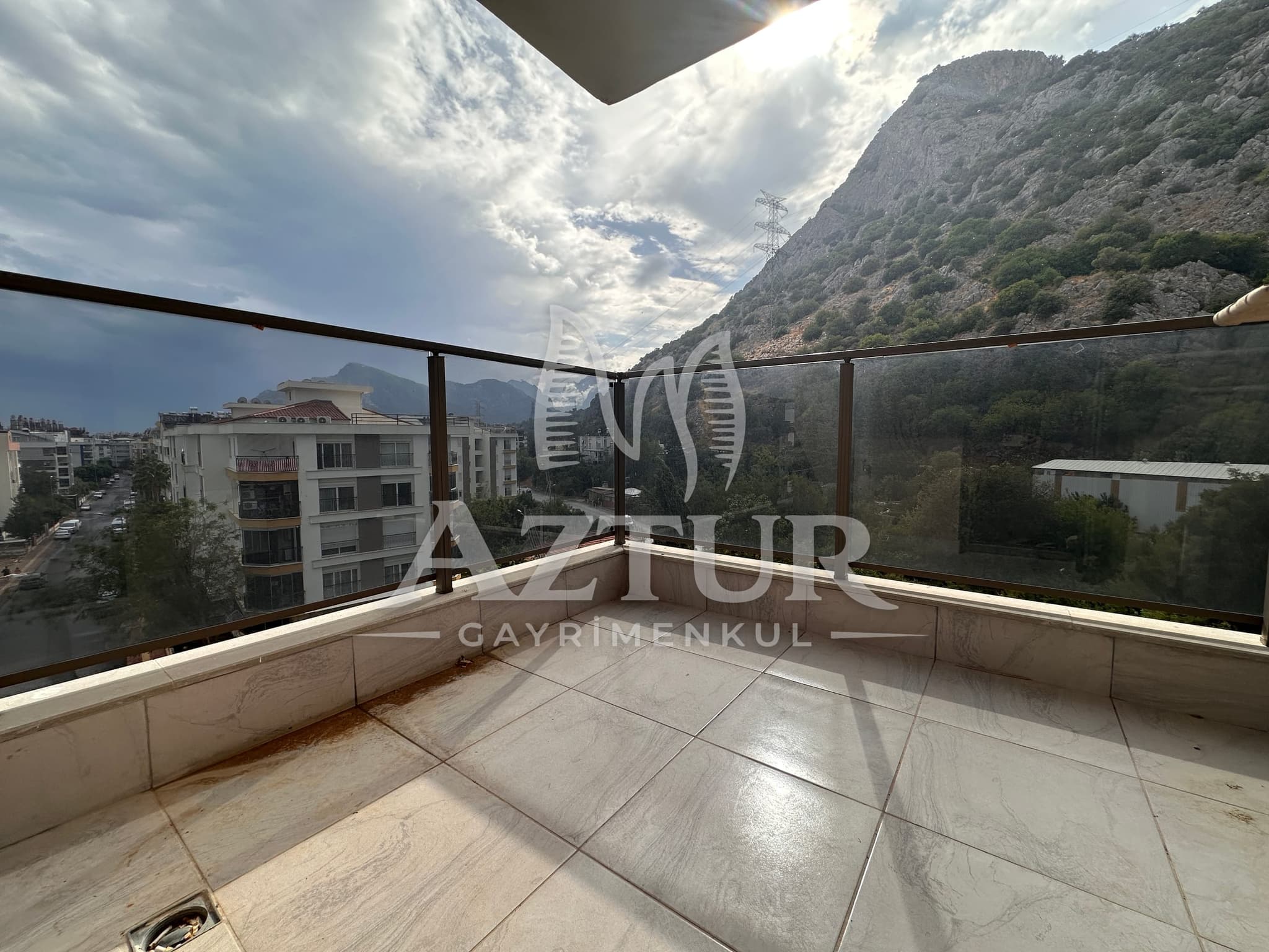 HURMA'DA TEK BLOKLU SİTE İÇERİSİNDE HAVUZLU DUBLEKS 3+1 SATILIK DAİRE