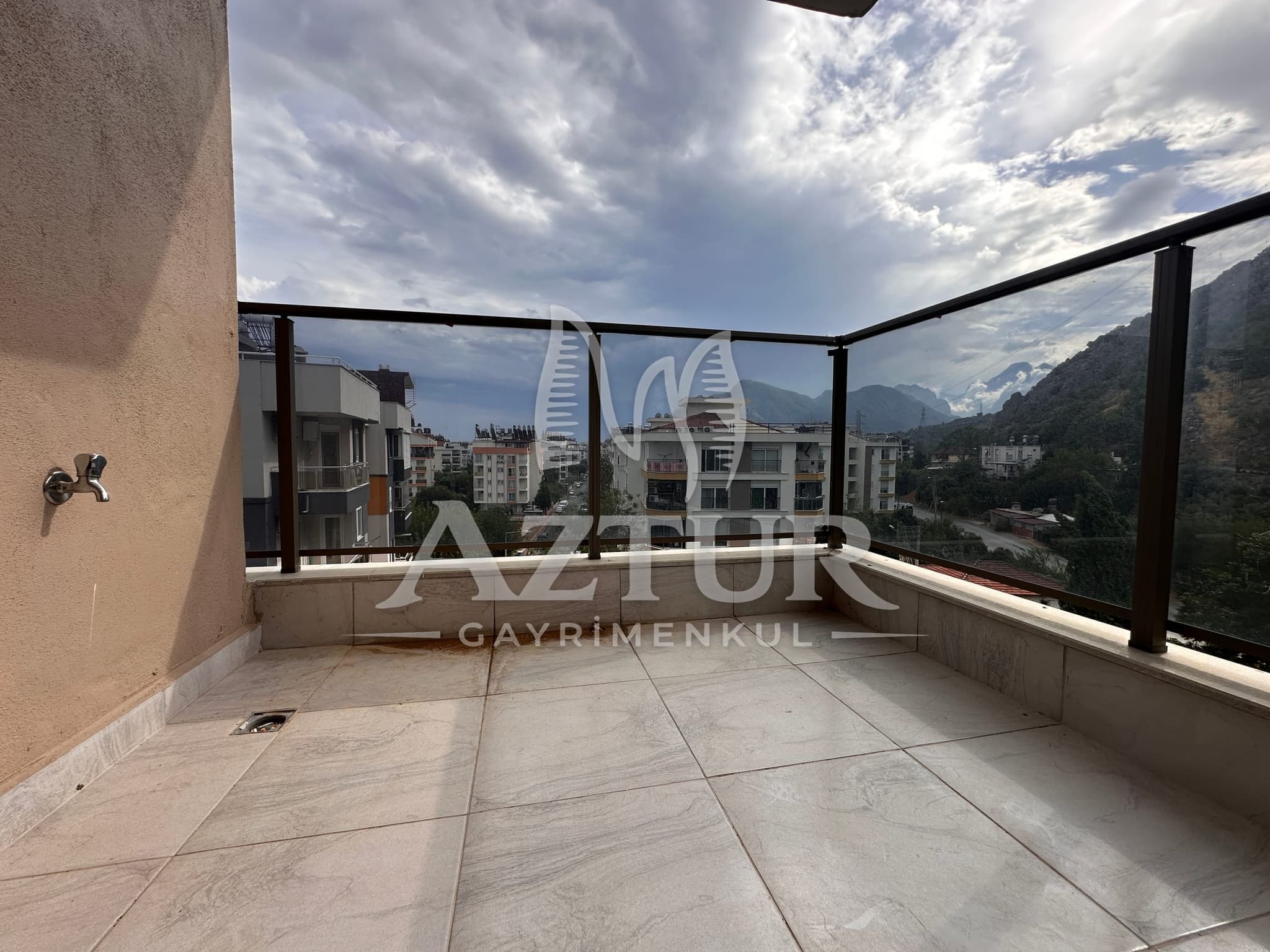 HURMA'DA TEK BLOKLU SİTE İÇERİSİNDE HAVUZLU DUBLEKS 3+1 SATILIK DAİRE