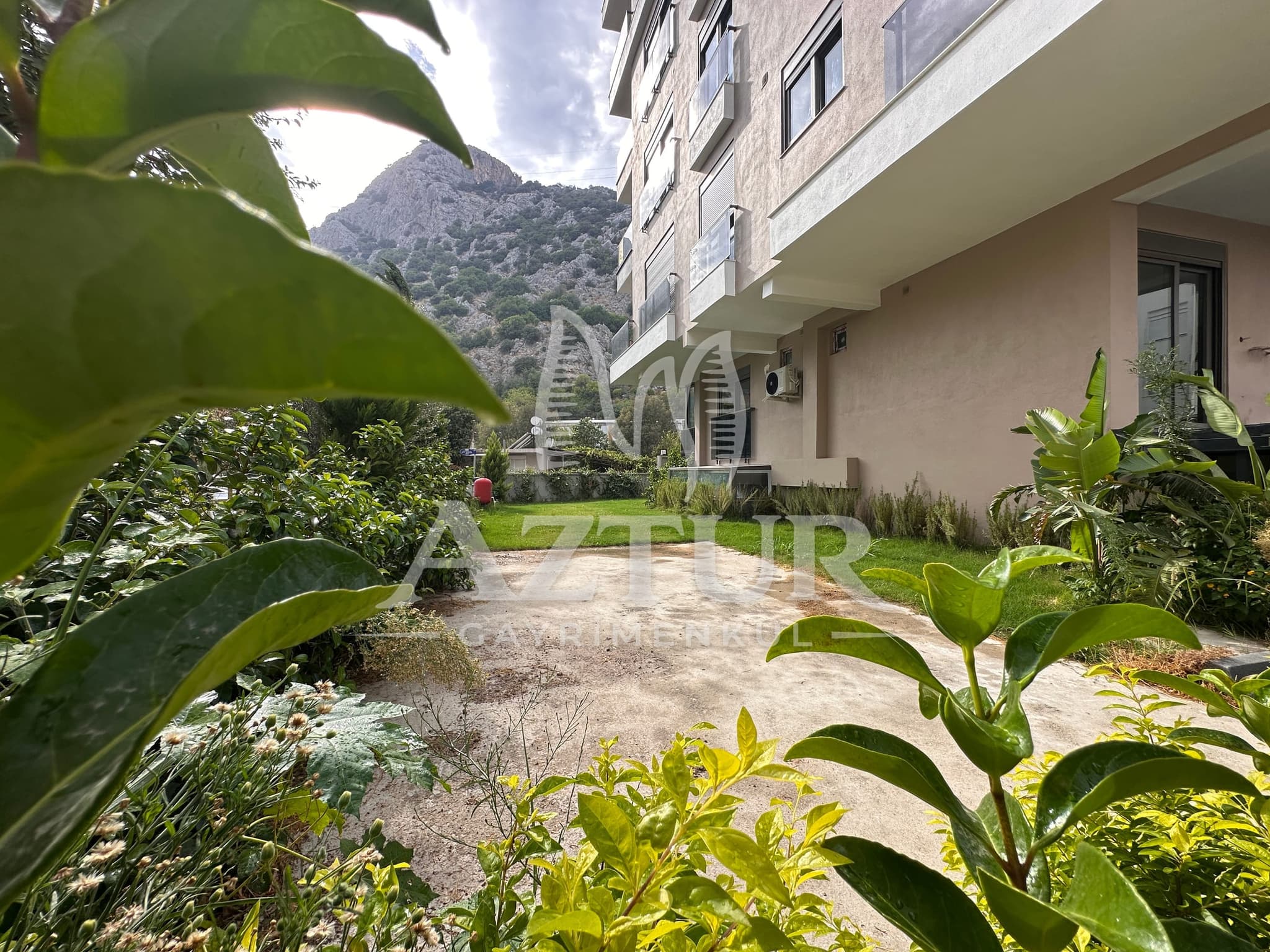 HURMA'DA TEK BLOKLU SİTE İÇERİSİNDE HAVUZLU DUBLEKS 3+1 SATILIK DAİRE