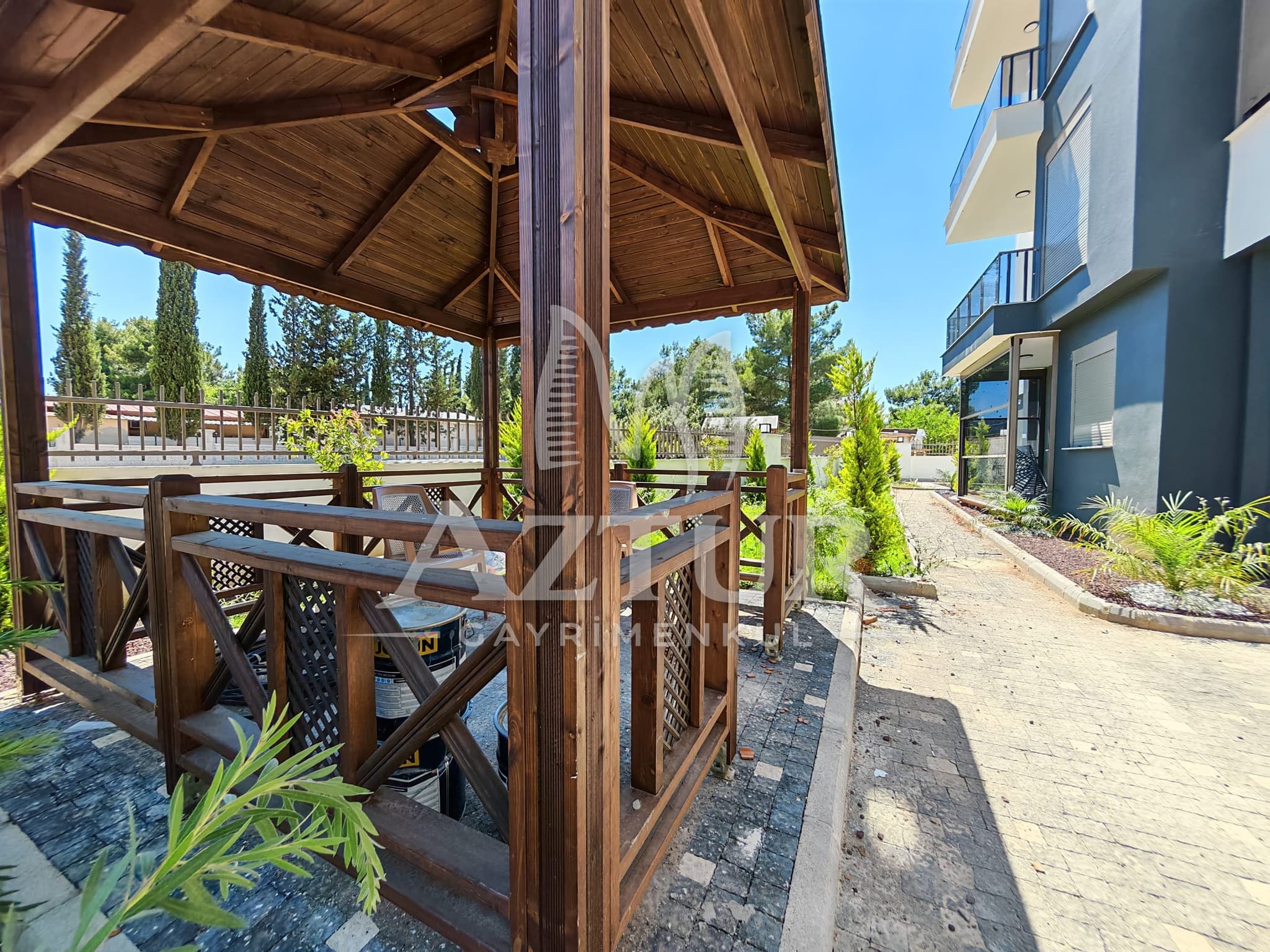 AKTOPRAK'TA HAVUZLU SİTE İÇERİSİNDE SIFIR 2+1 SATILIK DAİRE
