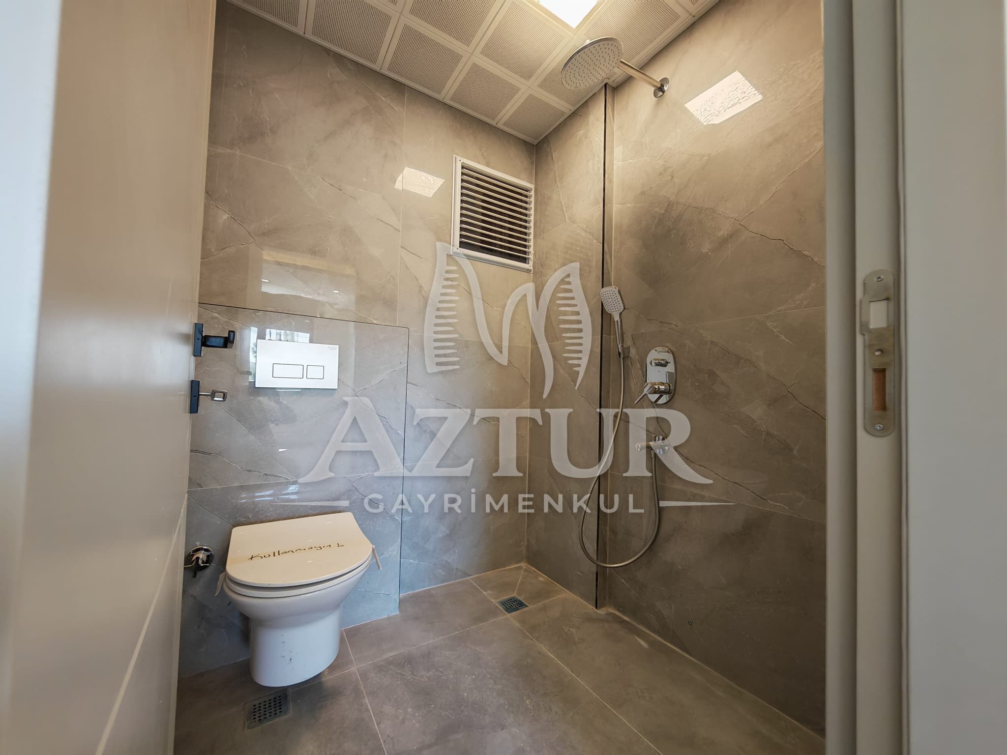 AKTOPRAK'TA HAVUZLU SİTE İÇERİSİNDE SIFIR 2+1 SATILIK DAİRE