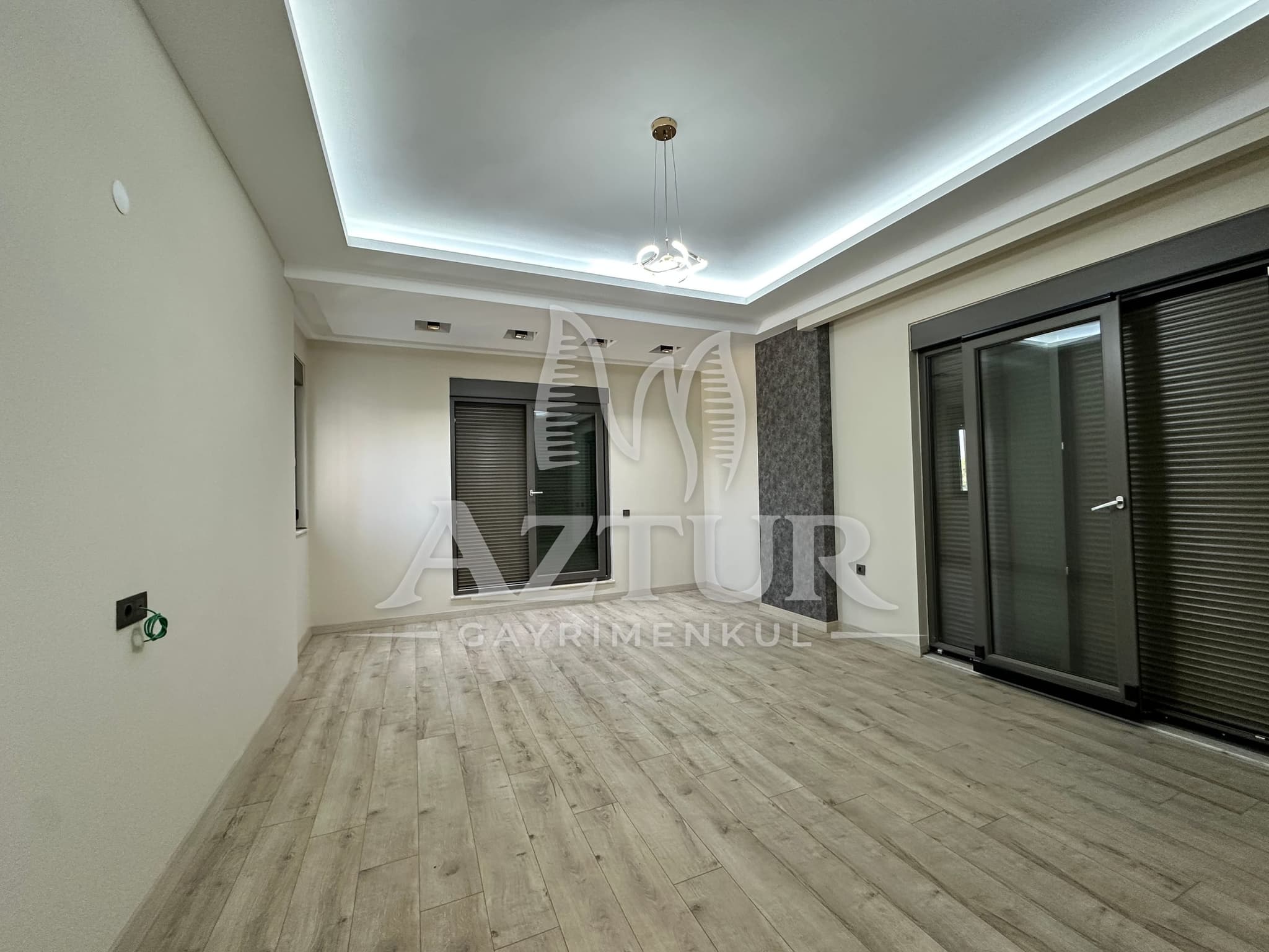 KIRÇİÇEĞİ CADDESİNDE AYRI MUTFAK SIFIR 2+1 SATILIK DAİRE