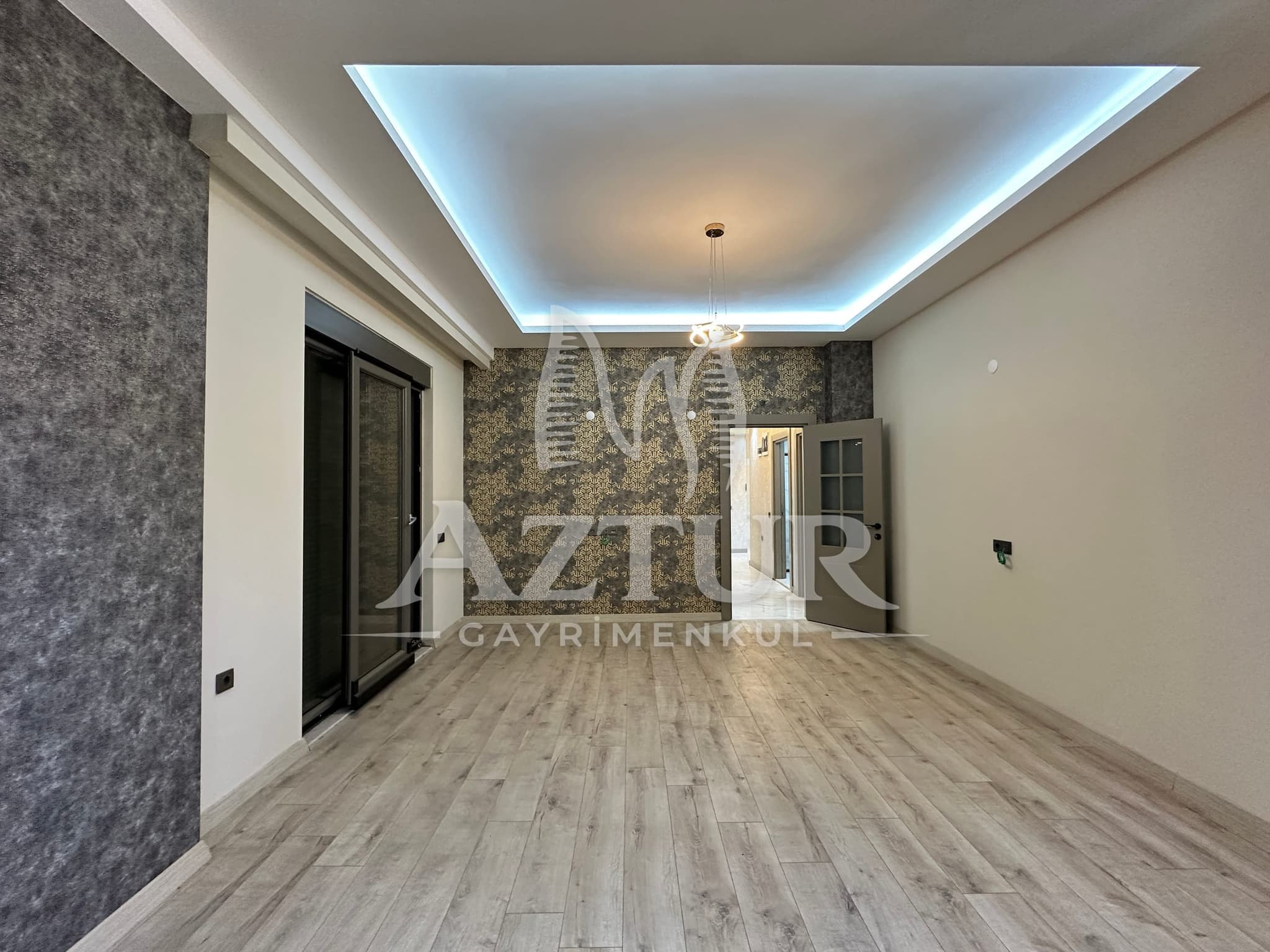 KIRÇİÇEĞİ CADDESİNDE AYRI MUTFAK SIFIR 2+1 SATILIK DAİRE