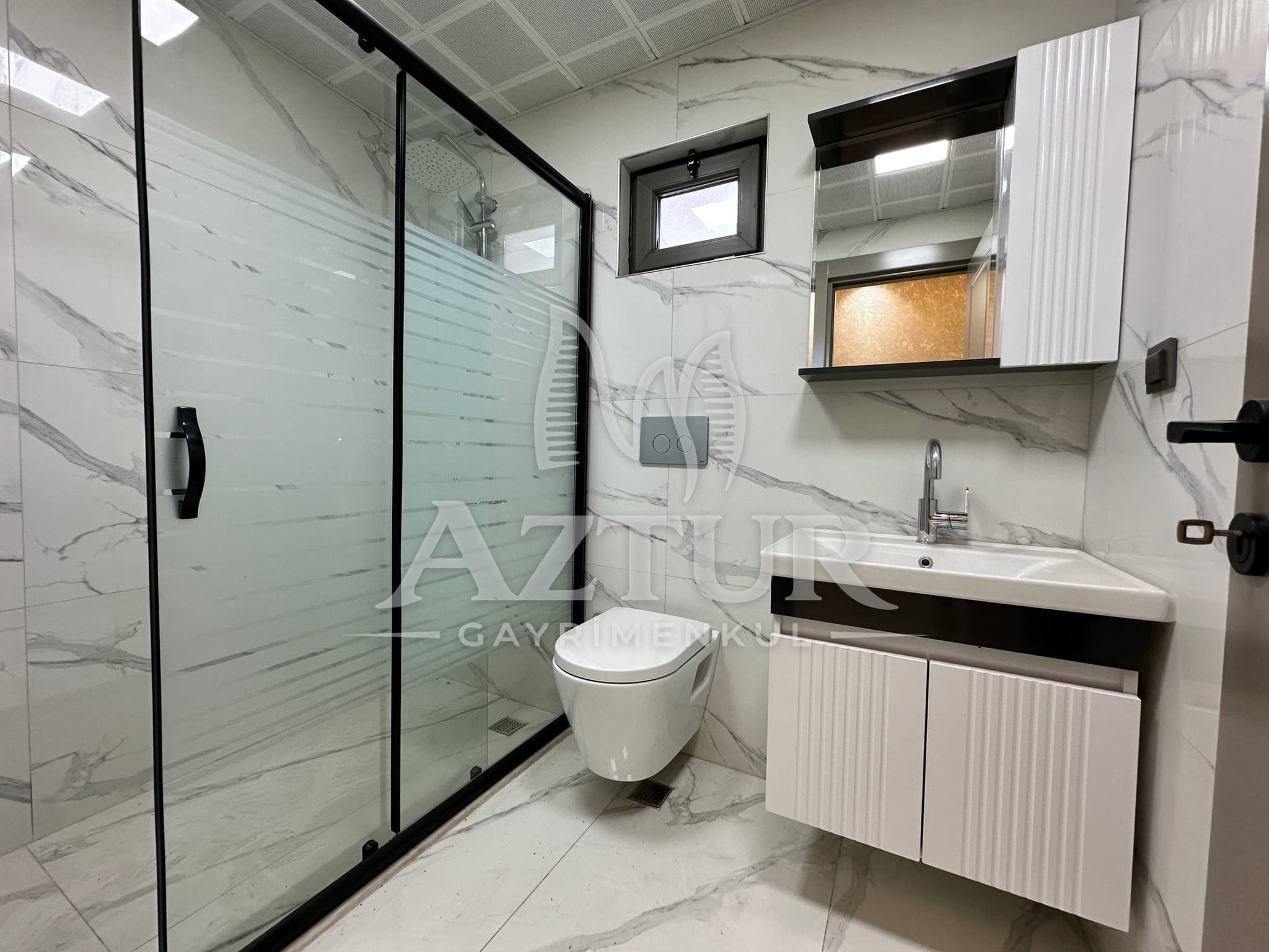 KIRÇİÇEĞİ CADDESİNDE AYRI MUTFAK SIFIR 2+1 SATILIK DAİRE