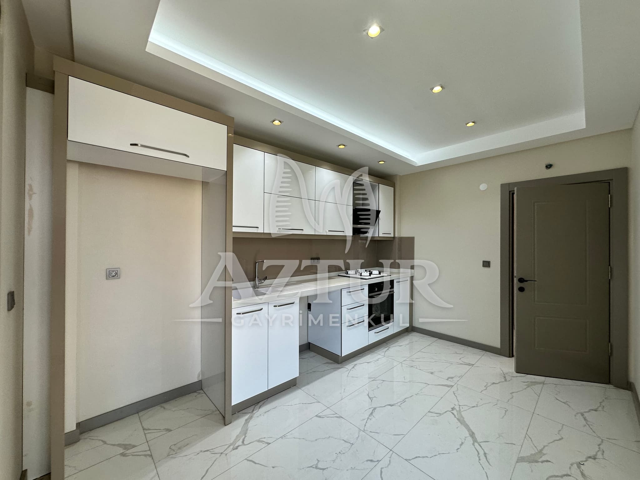 KIRÇİÇEĞİ CADDESİNDE AYRI MUTFAK SIFIR 2+1 SATILIK DAİRE