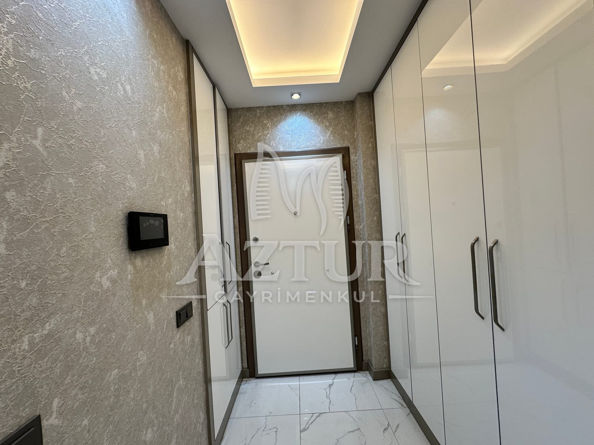 KIRÇİÇEĞİ CADDESİNDE AYRI MUTFAK SIFIR 2+1 SATILIK DAİRE