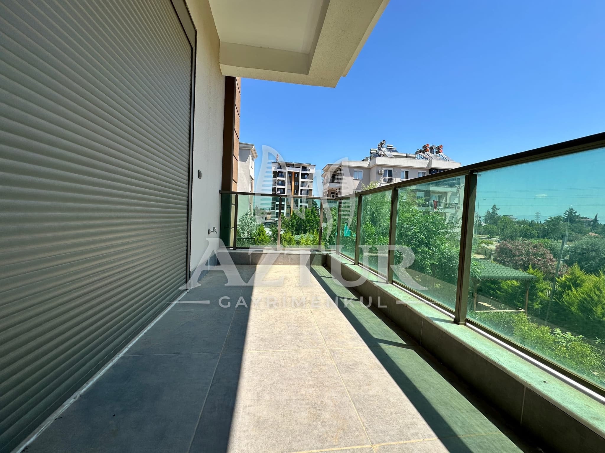 KIRÇİÇEĞİ CADDESİNDE AYRI MUTFAK SIFIR 2+1 SATILIK DAİRE
