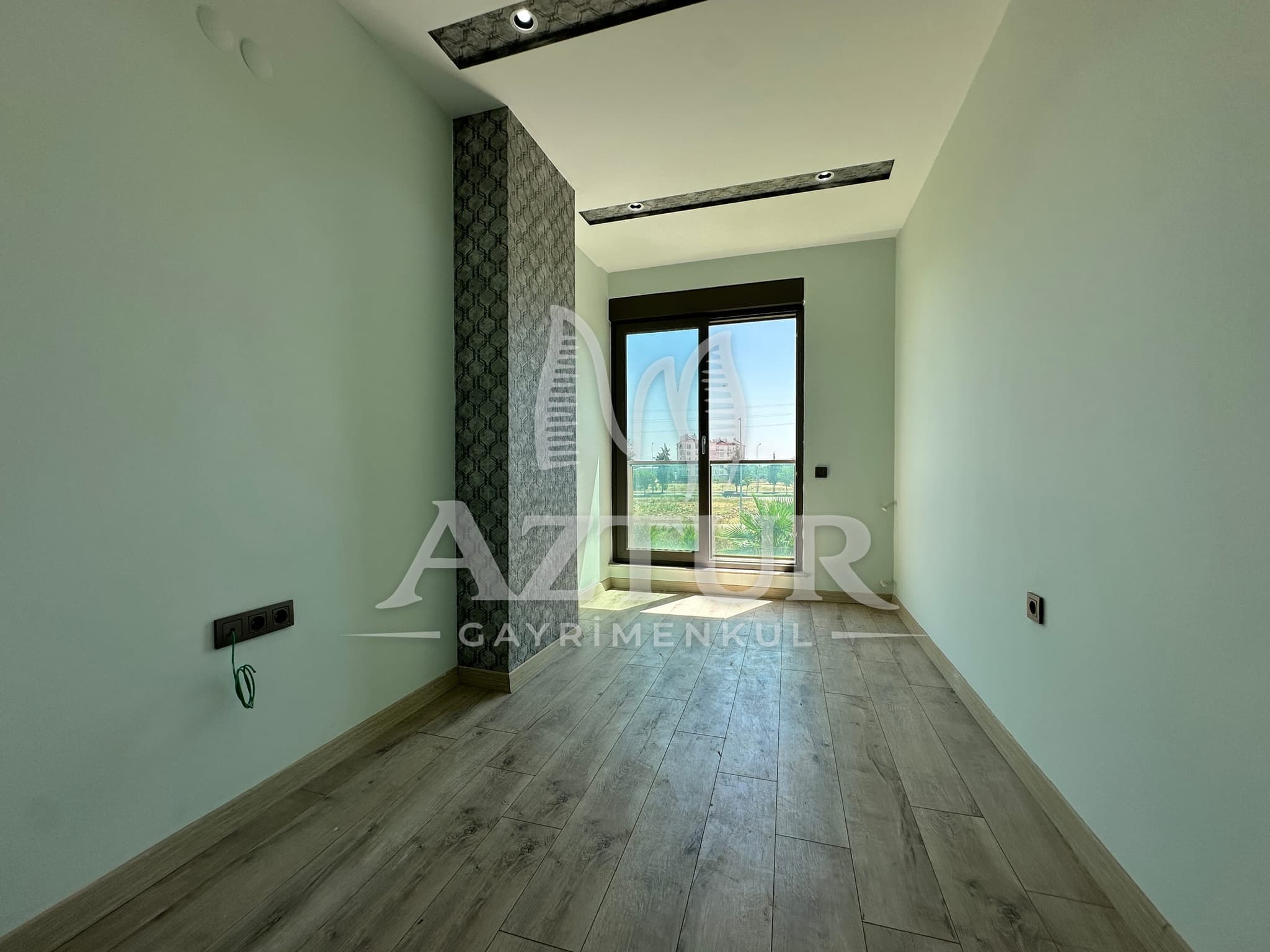 KIRÇİÇEĞİ CADDESİNDE AYRI MUTFAK SIFIR 2+1 SATILIK DAİRE