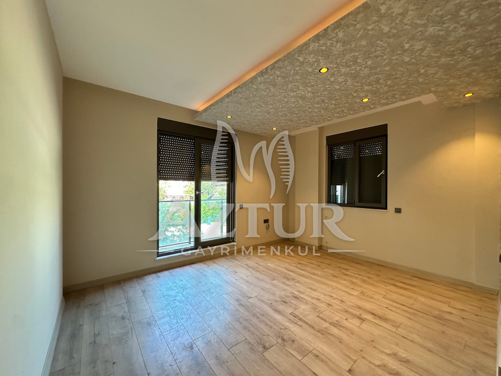 KIRÇİÇEĞİ CADDESİNDE AYRI MUTFAK SIFIR 2+1 SATILIK DAİRE