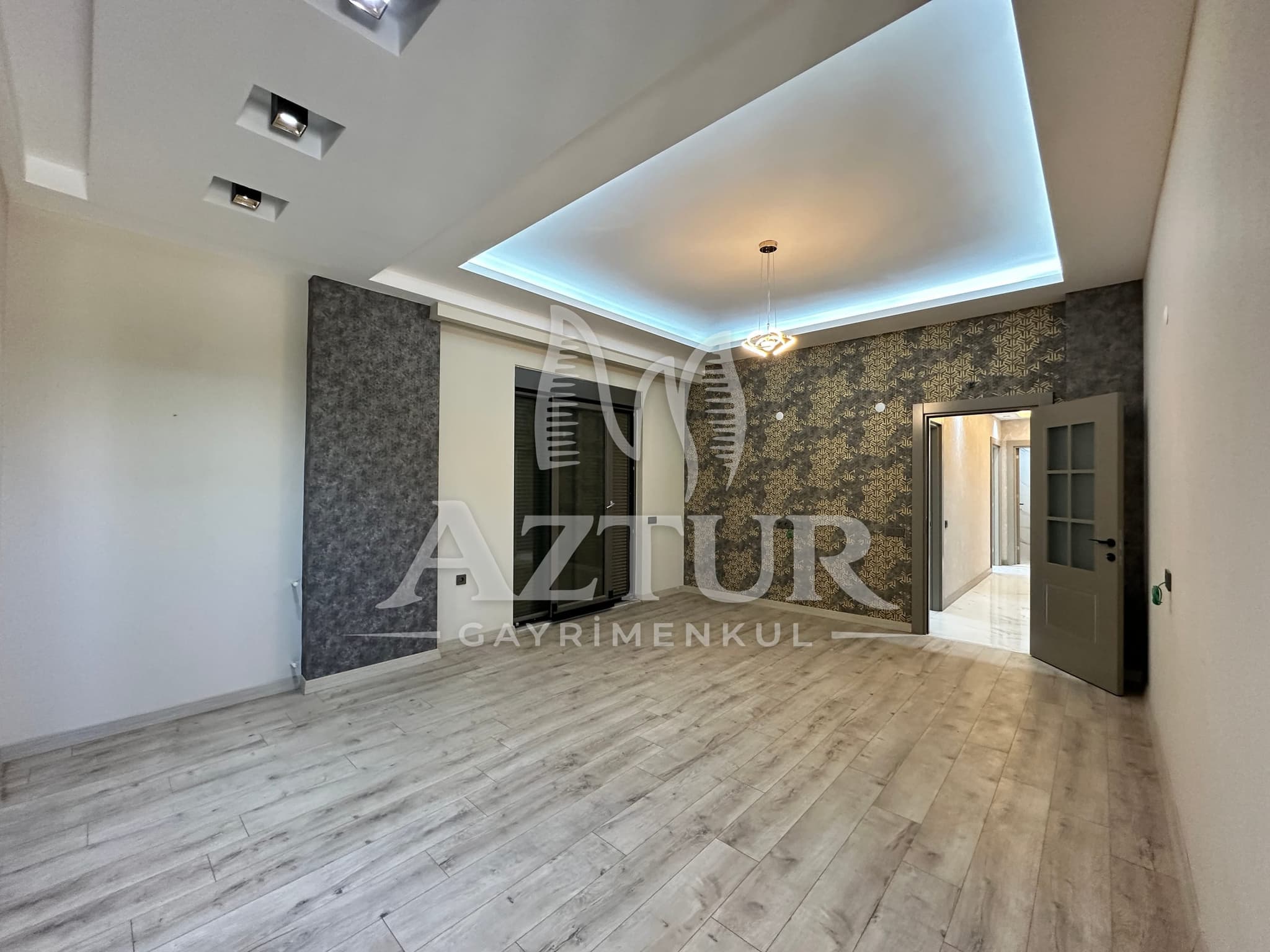 KIRÇİÇEĞİ CADDESİNDE AYRI MUTFAK SIFIR 2+1 SATILIK DAİRE
