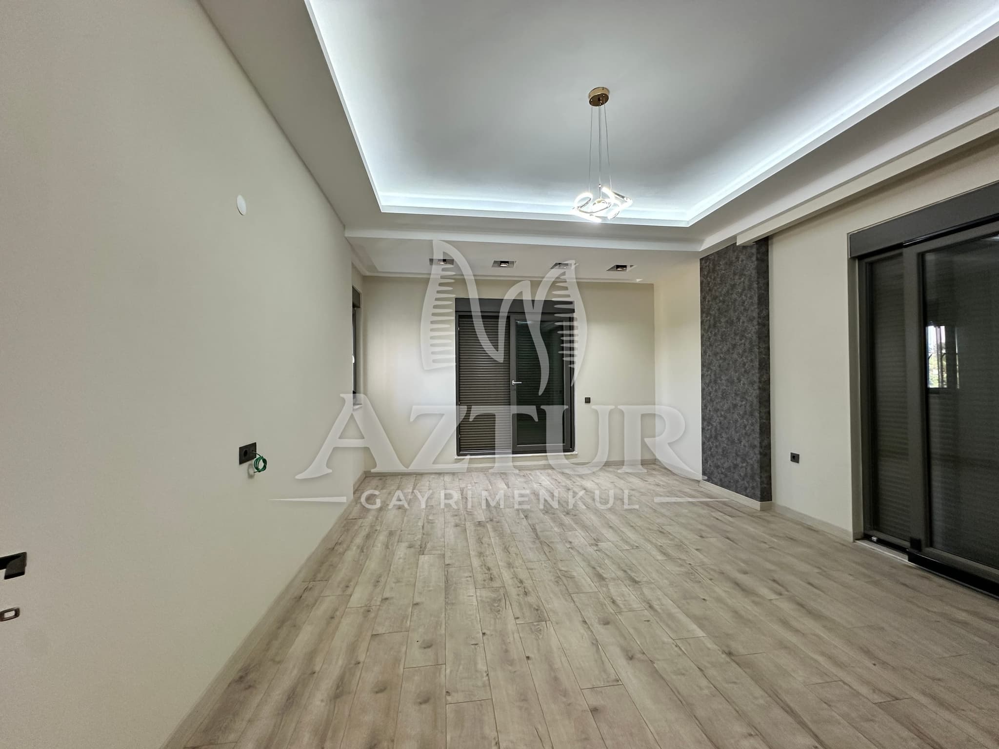 KIRÇİÇEĞİ CADDESİNDE AYRI MUTFAK SIFIR 2+1 SATILIK DAİRE