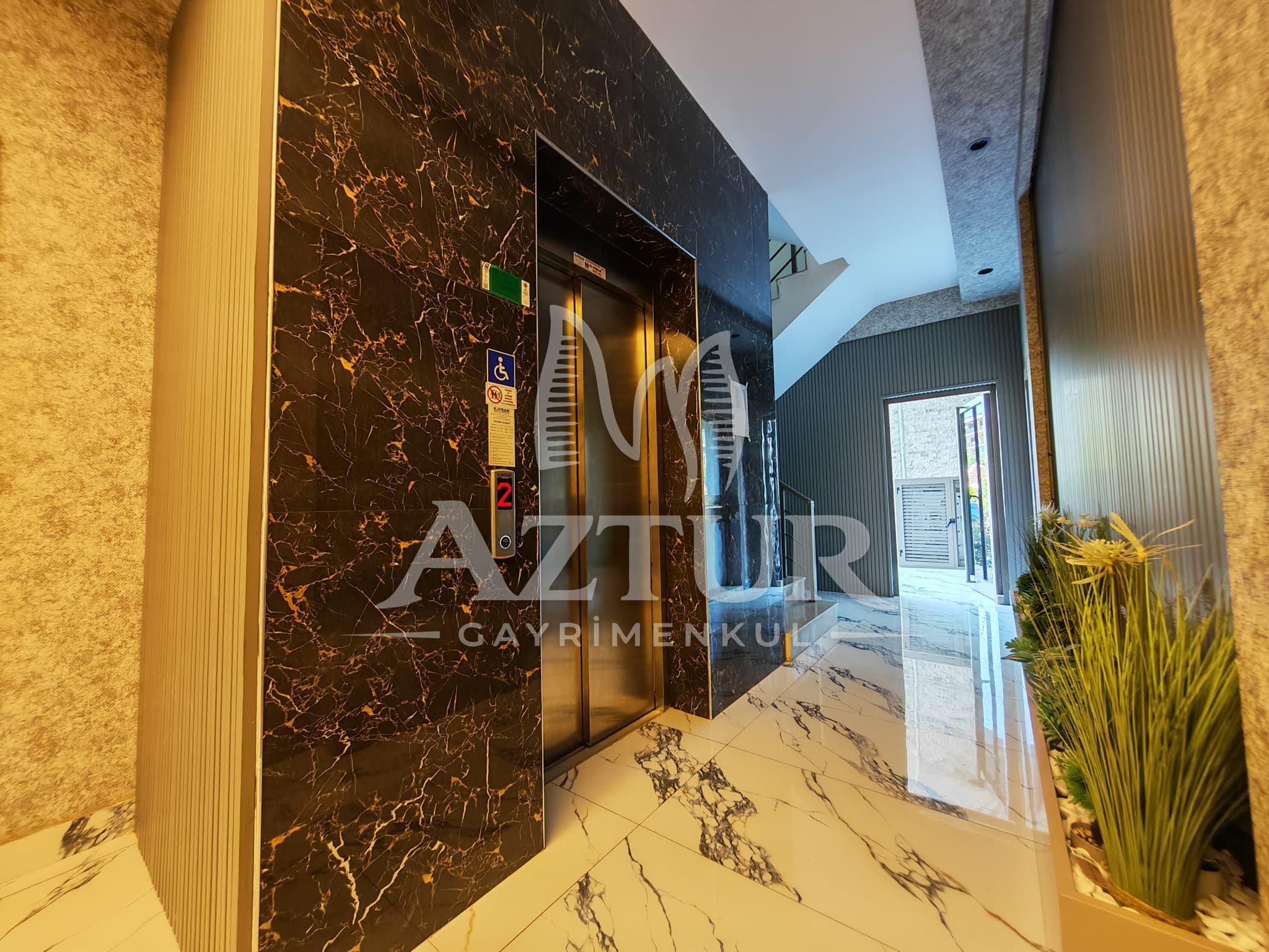 KIRÇİÇEĞİ CADDESİNDE AYRI MUTFAK SIFIR 3+1 SATILIK DAİRE