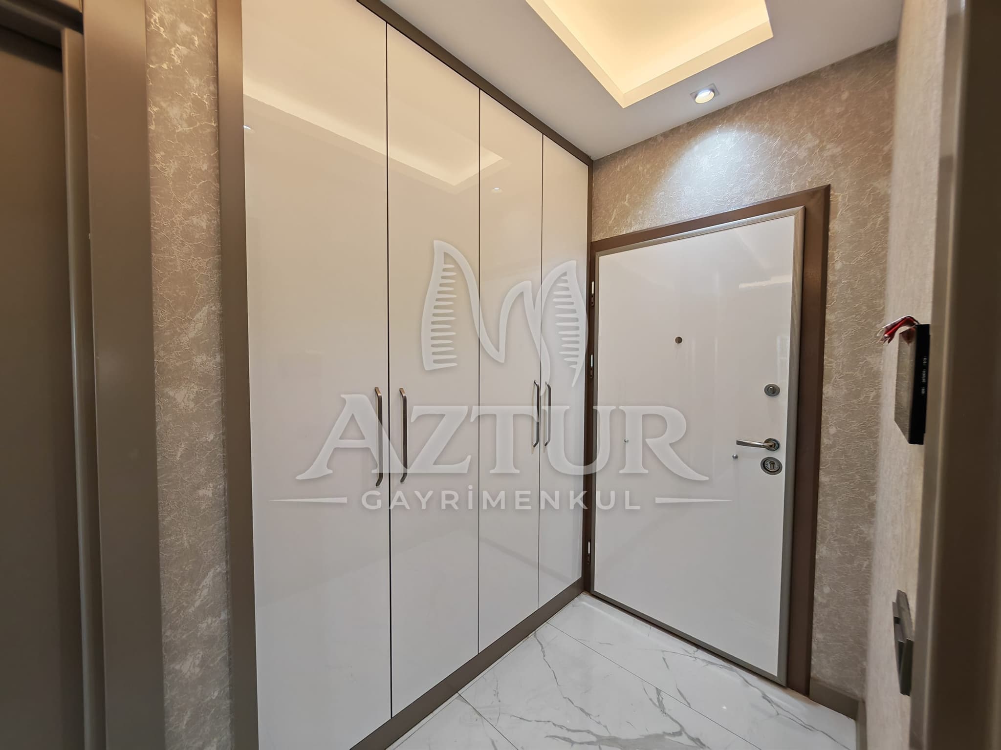 KIRÇİÇEĞİ CADDESİNDE AYRI MUTFAK SIFIR 3+1 SATILIK DAİRE