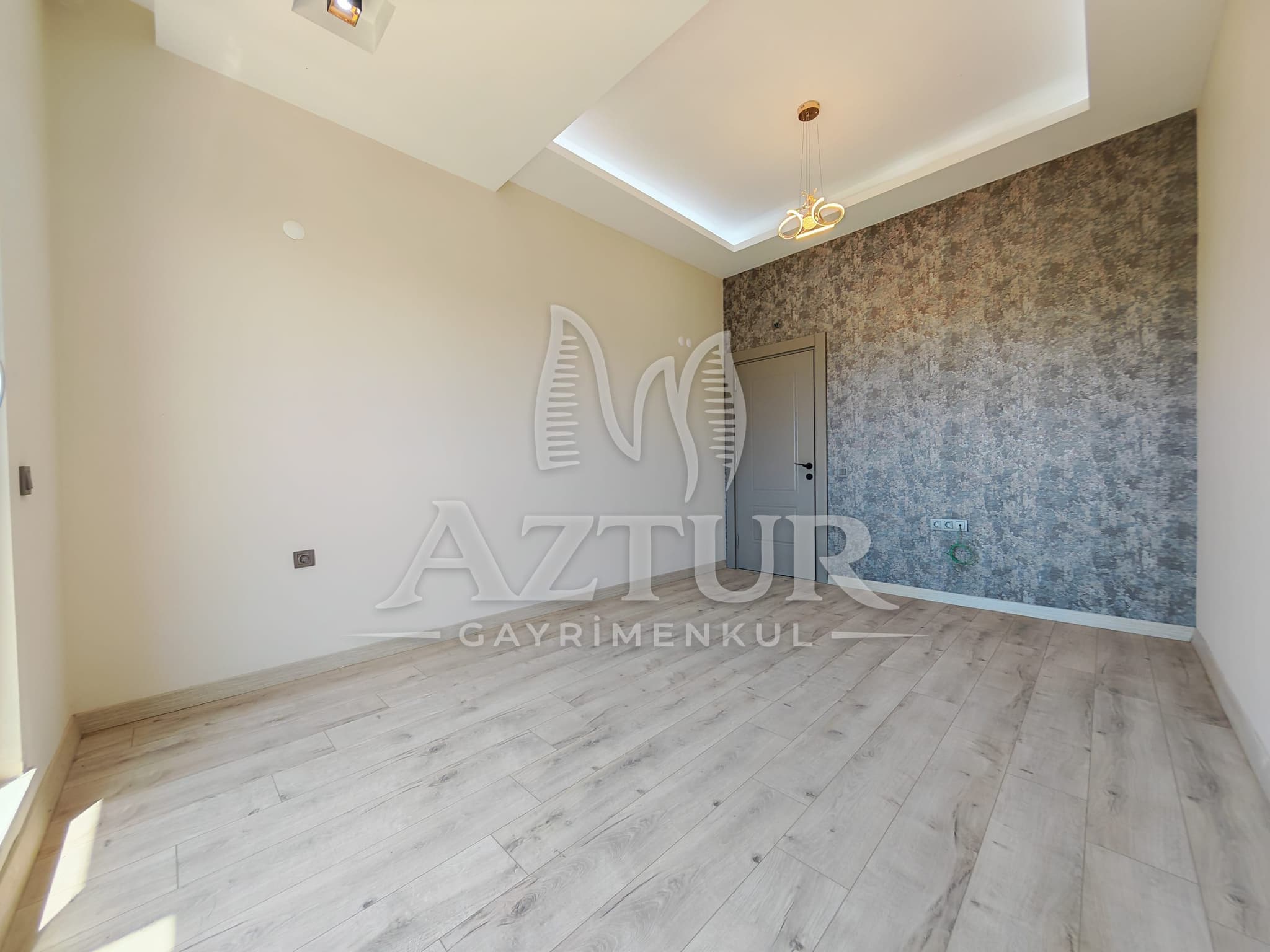 KIRÇİÇEĞİ CADDESİNDE AYRI MUTFAK SIFIR 3+1 SATILIK DAİRE
