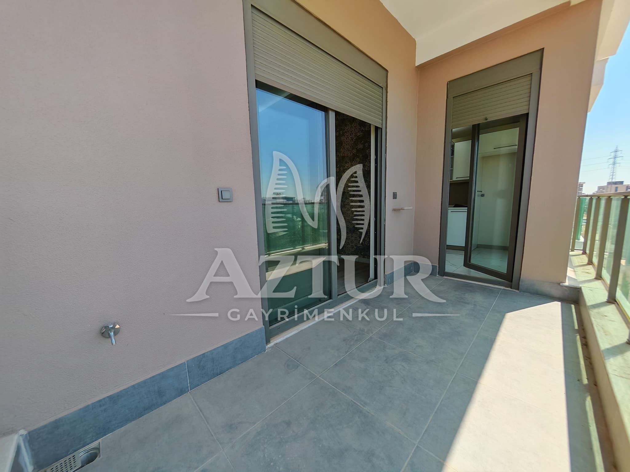 KIRÇİÇEĞİ CADDESİNDE AYRI MUTFAK SIFIR 3+1 SATILIK DAİRE