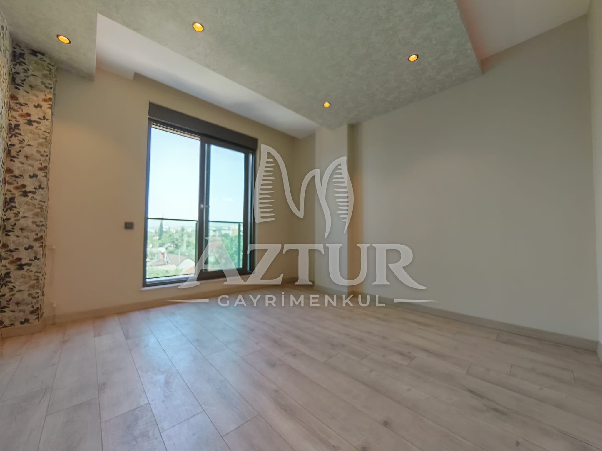 KIRÇİÇEĞİ CADDESİNDE AYRI MUTFAK SIFIR 3+1 SATILIK DAİRE
