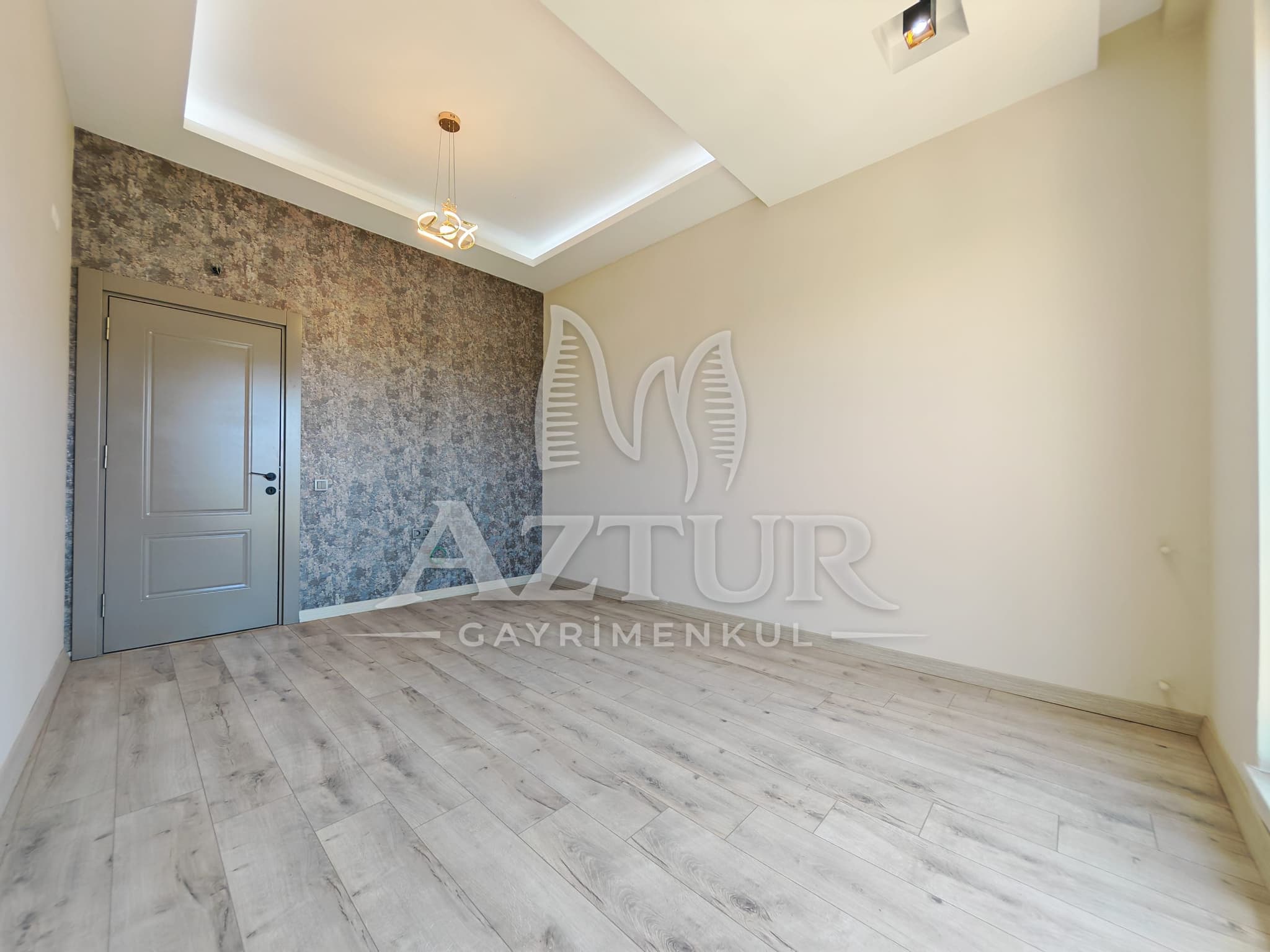 KIRÇİÇEĞİ CADDESİNDE AYRI MUTFAK SIFIR 3+1 SATILIK DAİRE