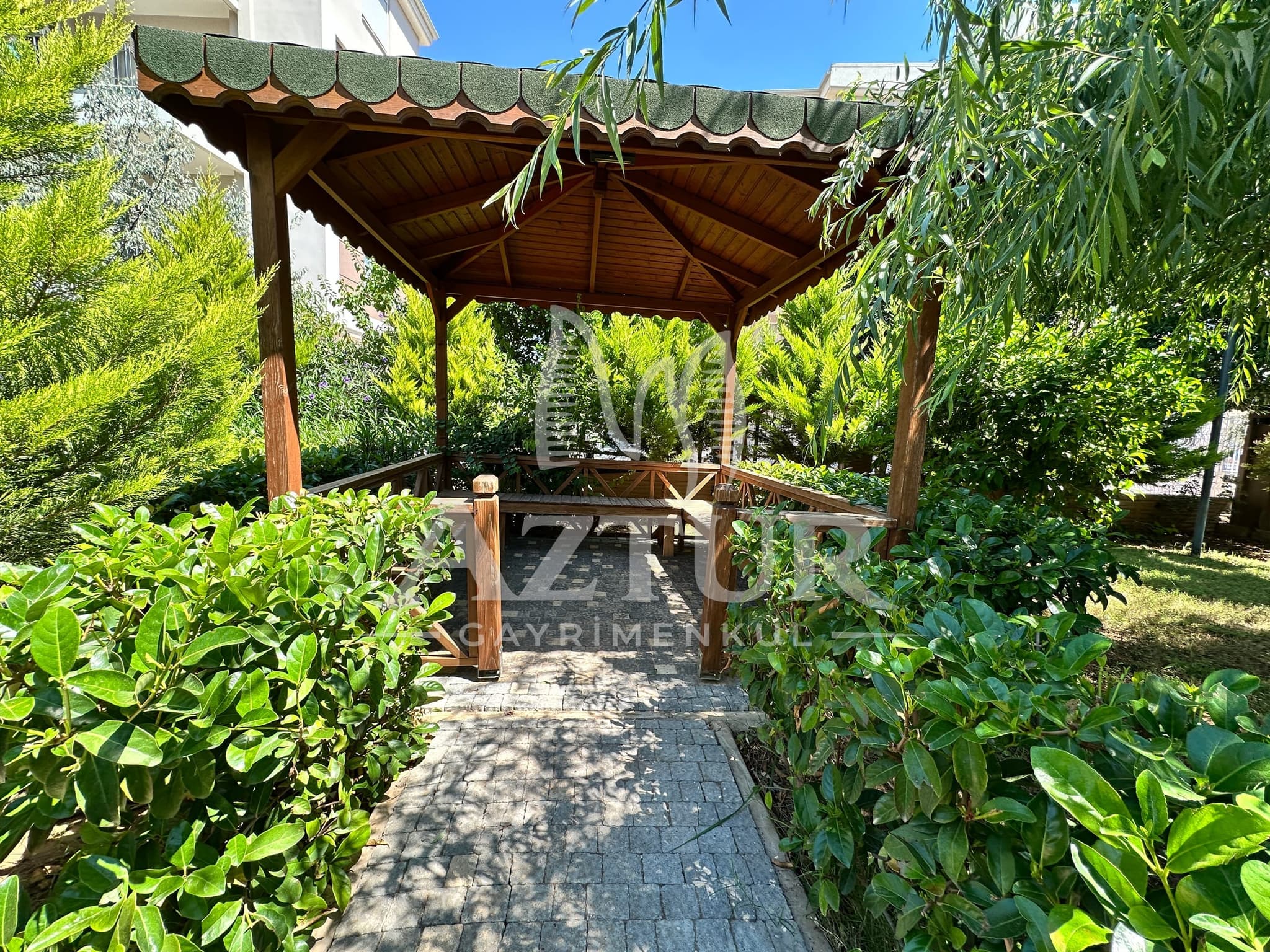 KIRÇİÇEĞİ CADDESİNDE AYRI MUTFAK SIFIR 3+1 SATILIK DAİRE