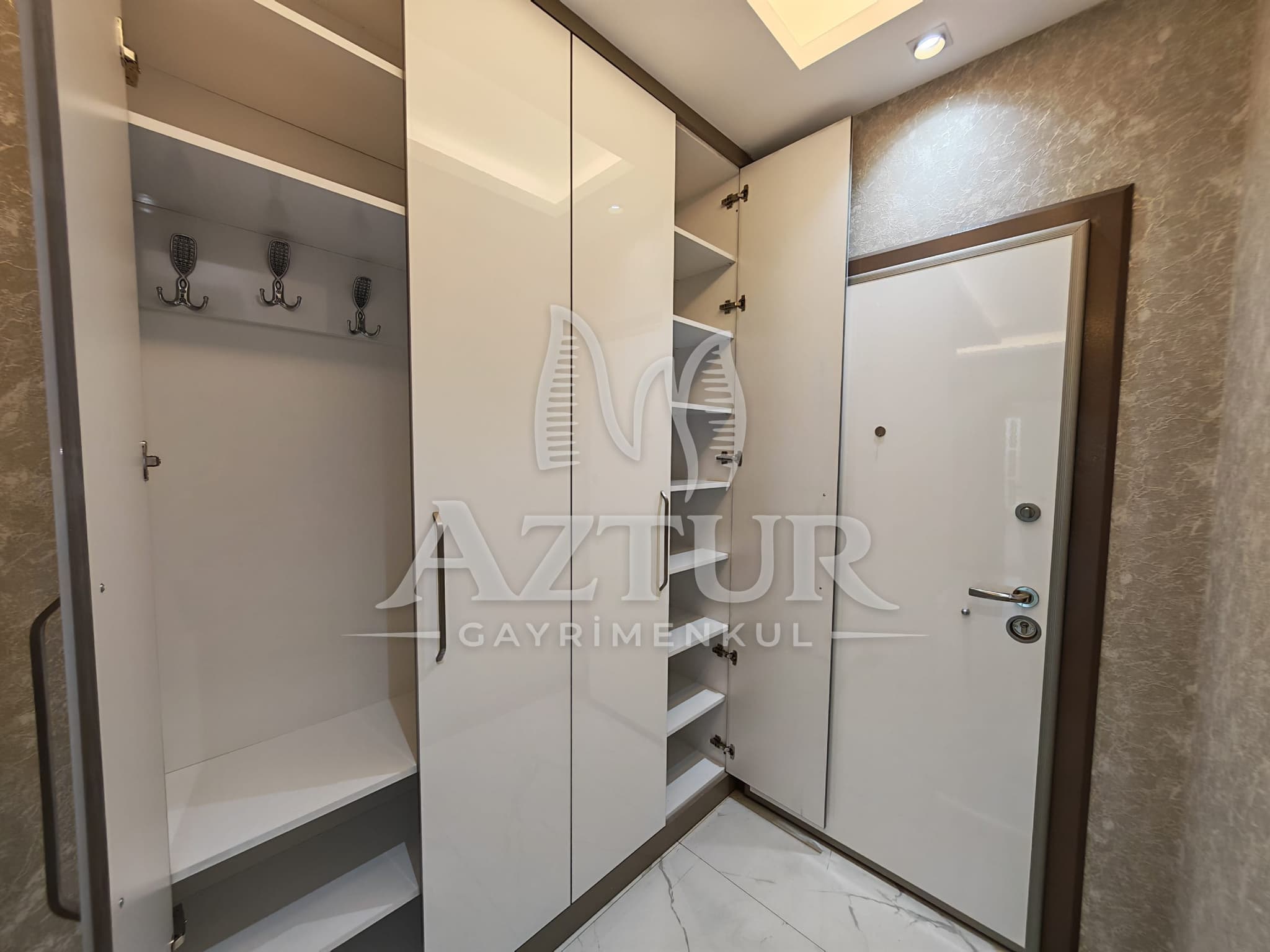 KIRÇİÇEĞİ CADDESİNDE AYRI MUTFAK SIFIR 3+1 SATILIK DAİRE