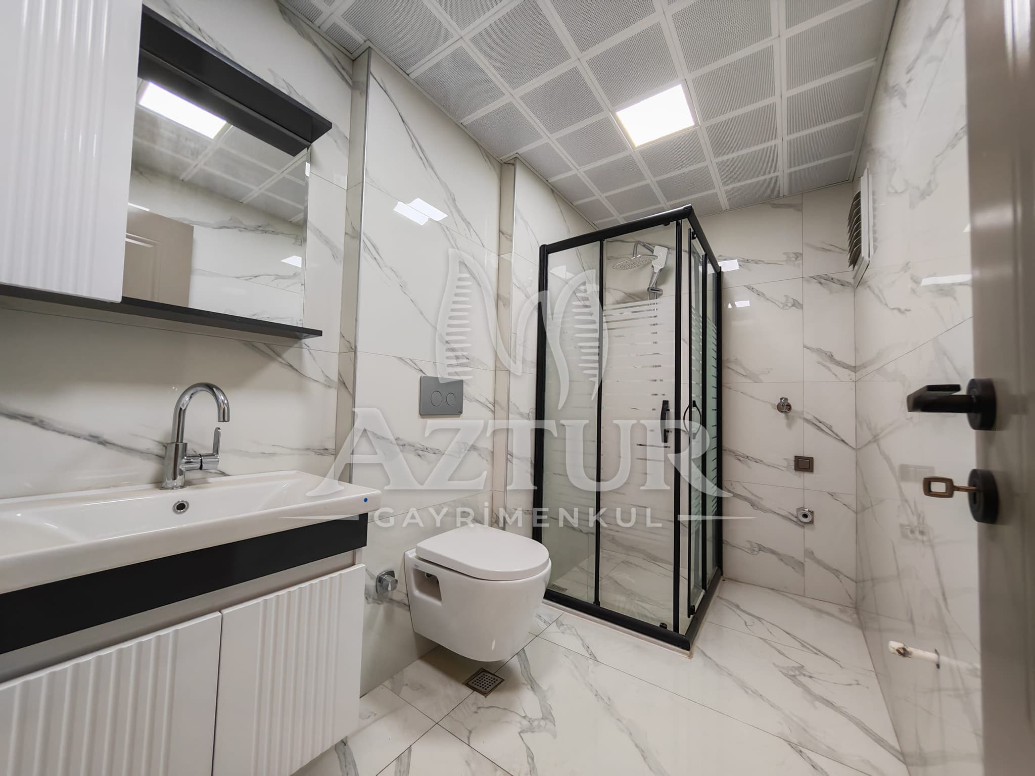 KIRÇİÇEĞİ CADDESİNDE AYRI MUTFAK SIFIR 3+1 SATILIK DAİRE