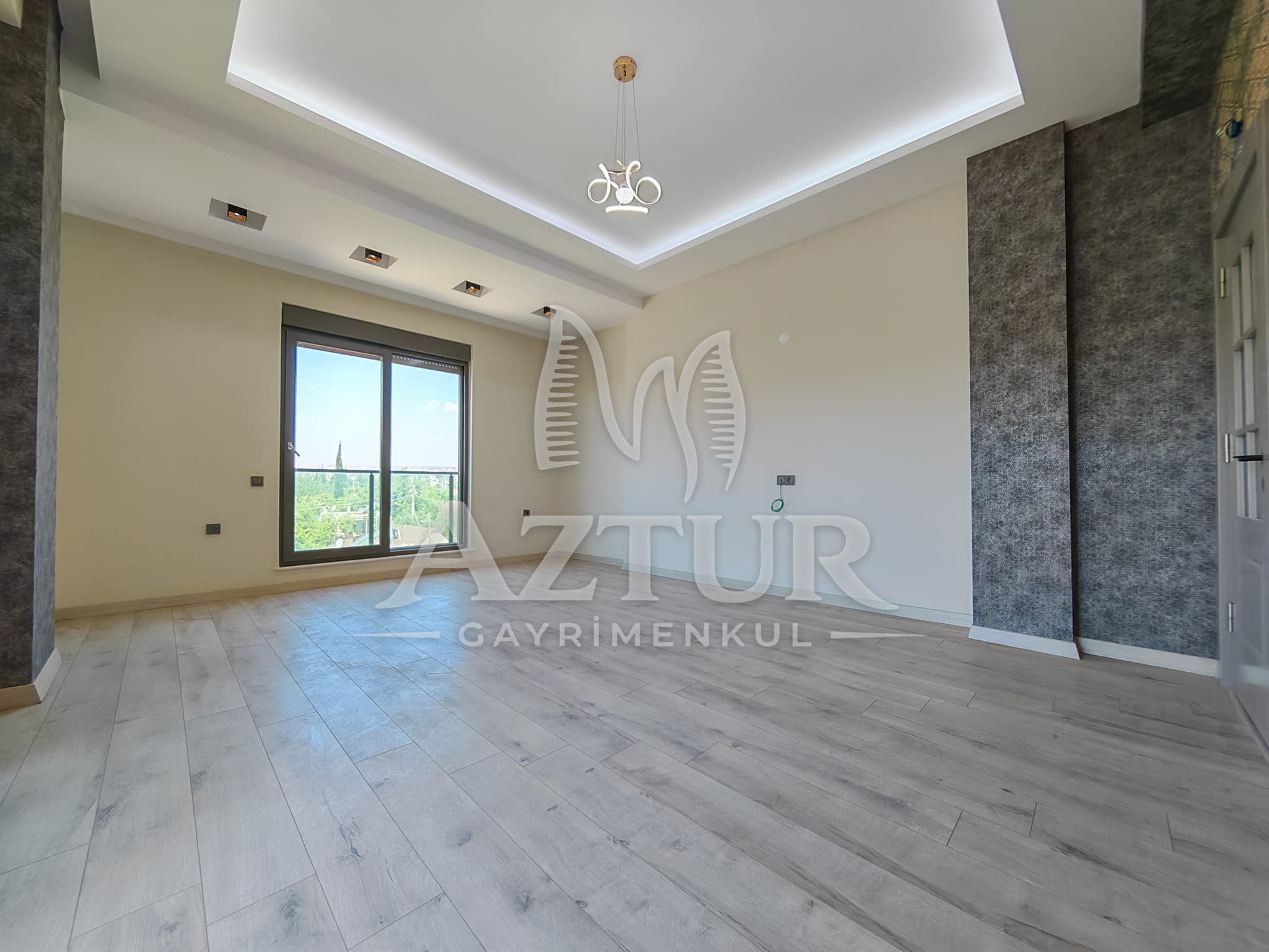 KIRÇİÇEĞİ CADDESİNDE AYRI MUTFAK SIFIR 3+1 SATILIK DAİRE