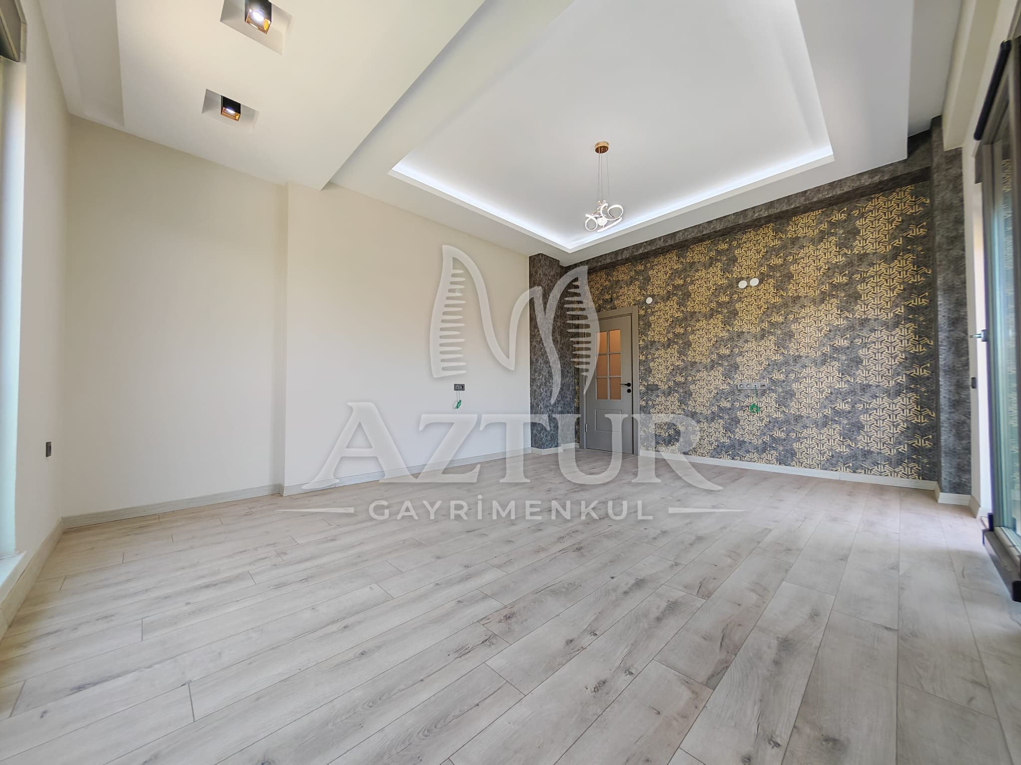 KIRÇİÇEĞİ CADDESİNDE AYRI MUTFAK SIFIR 3+1 SATILIK DAİRE
