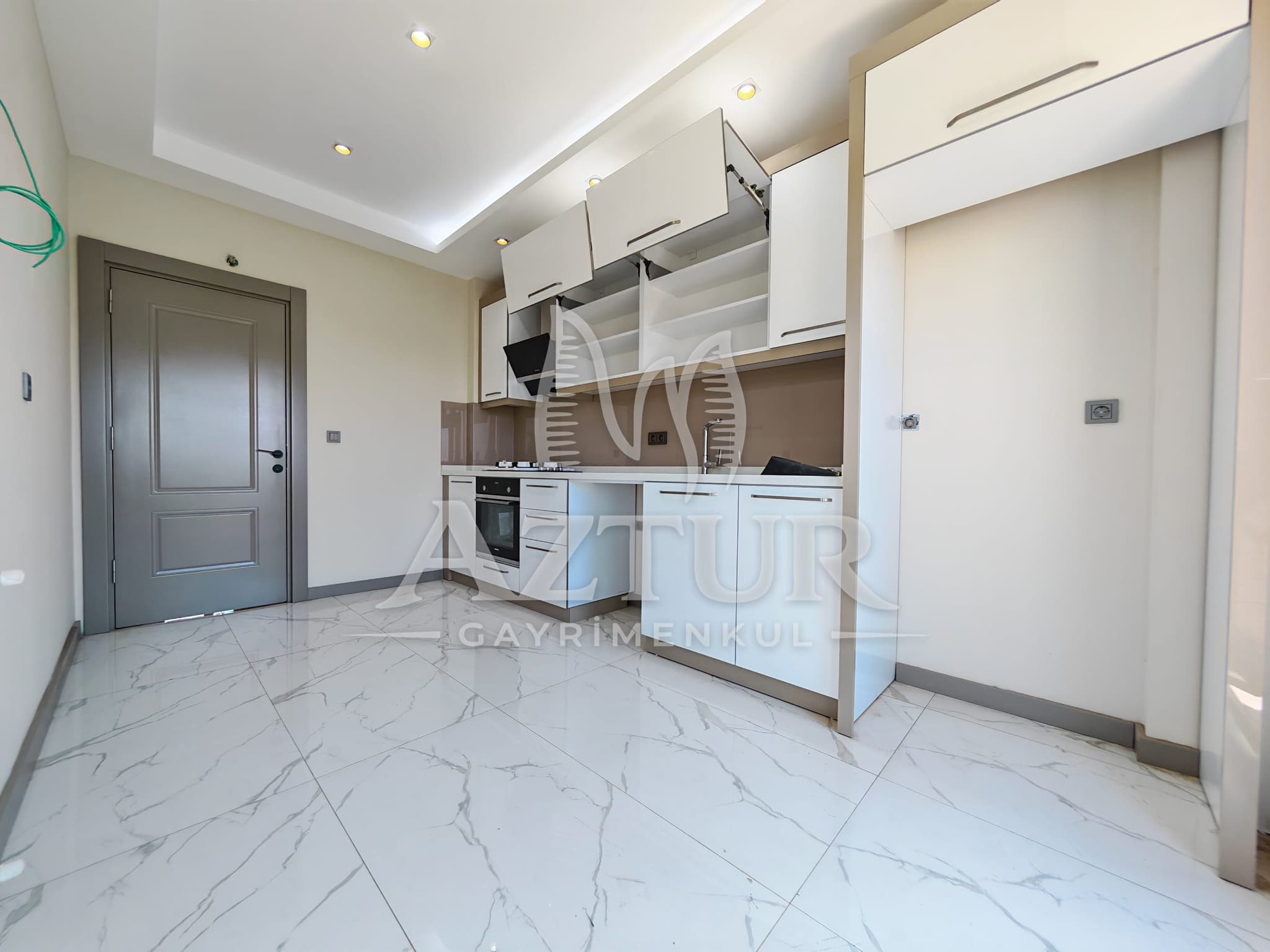 KIRÇİÇEĞİ CADDESİNDE AYRI MUTFAK SIFIR 3+1 SATILIK DAİRE