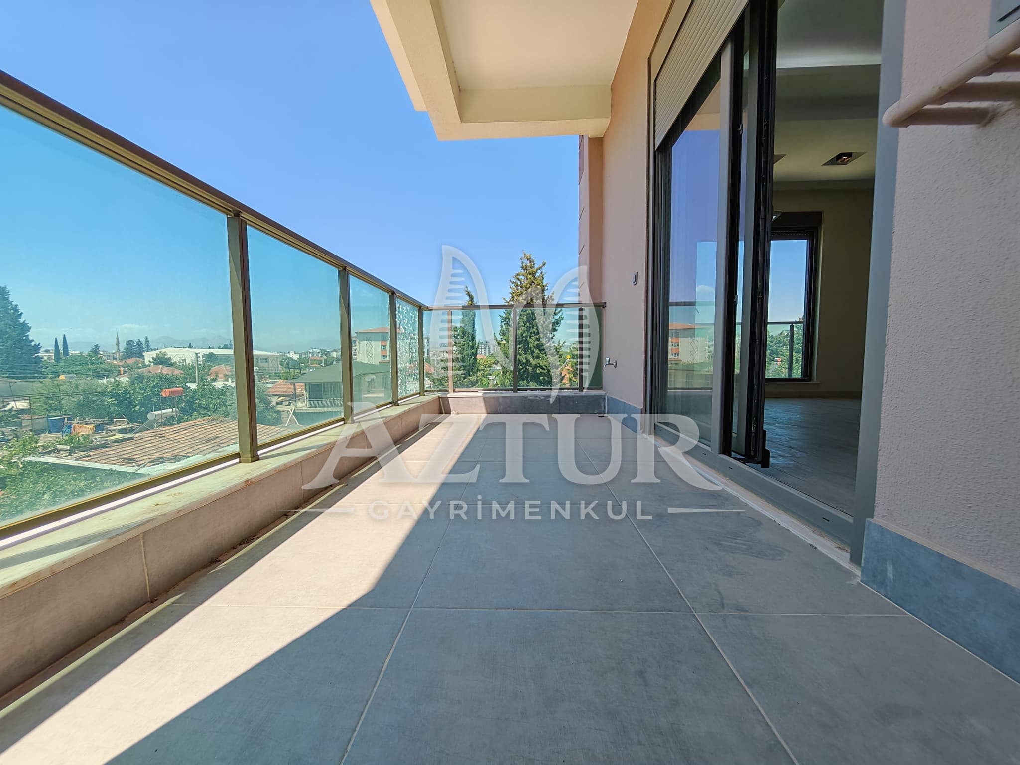 KIRÇİÇEĞİ CADDESİNDE AYRI MUTFAK SIFIR 3+1 SATILIK DAİRE