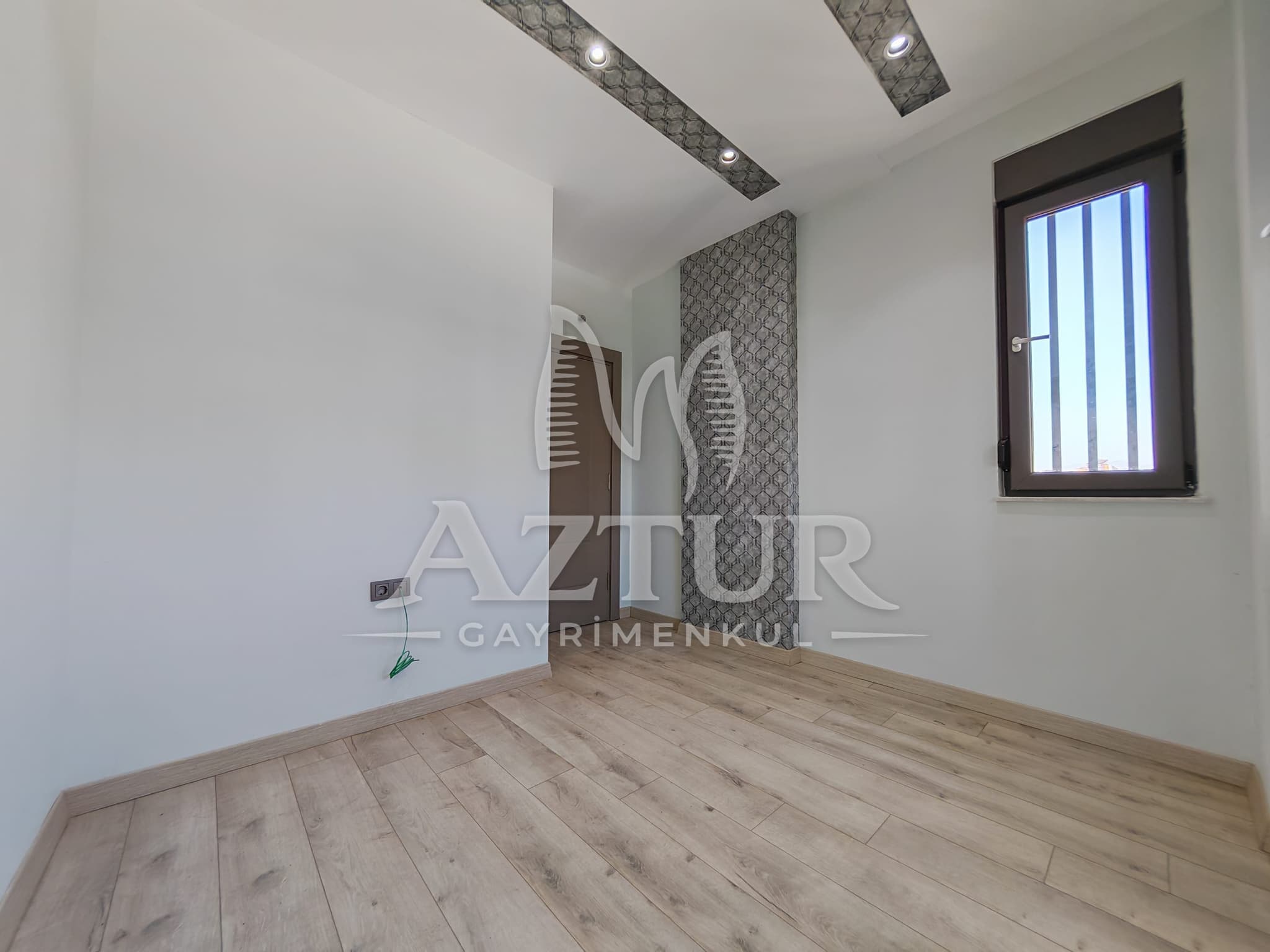 KIRÇİÇEĞİ CADDESİNDE AYRI MUTFAK SIFIR 3+1 SATILIK DAİRE
