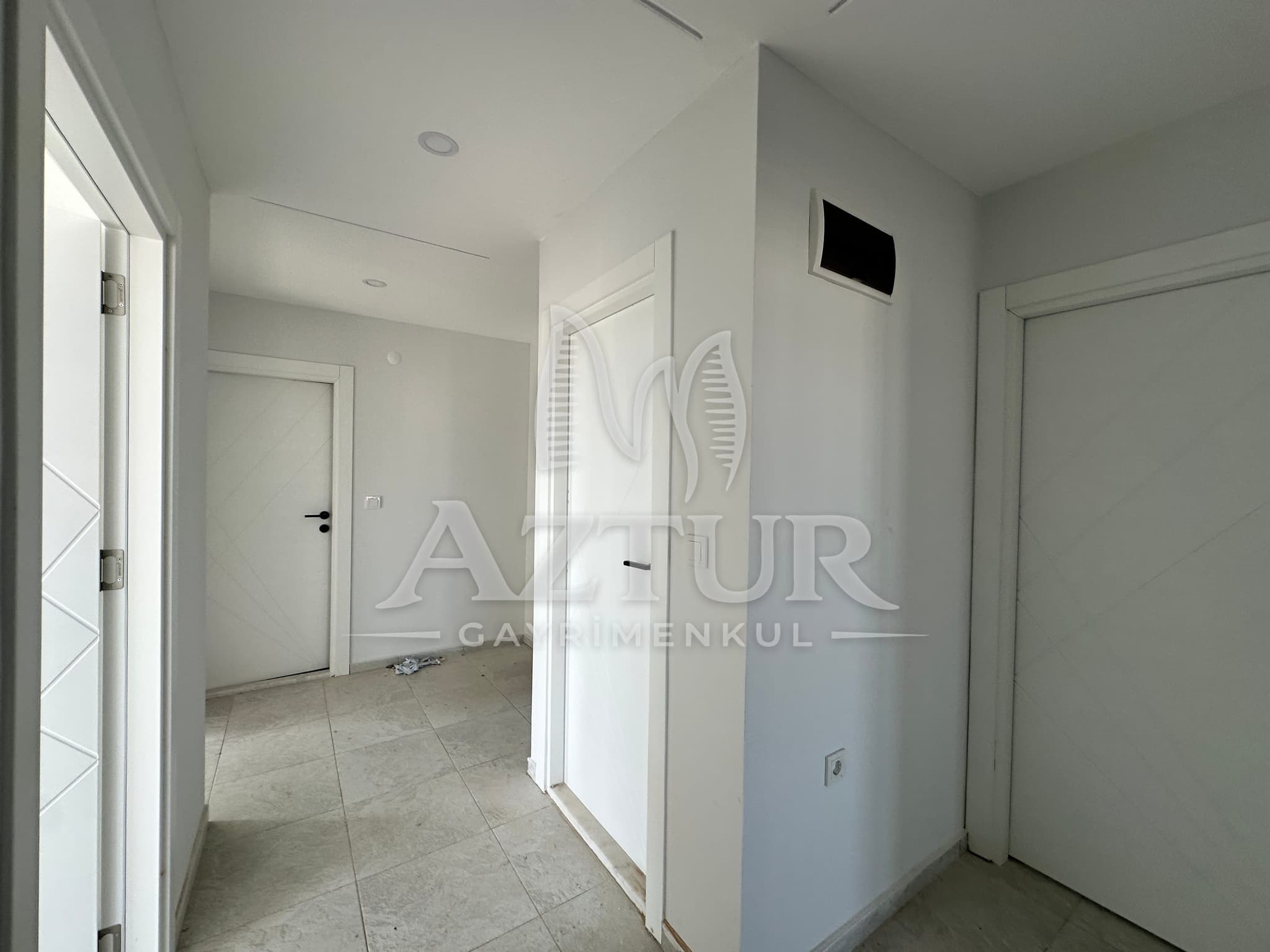 TRAMVAYA YÜRÜME MESAFESİNDE ARAKAT SIFIR 2+1 SATILIK DAİRE