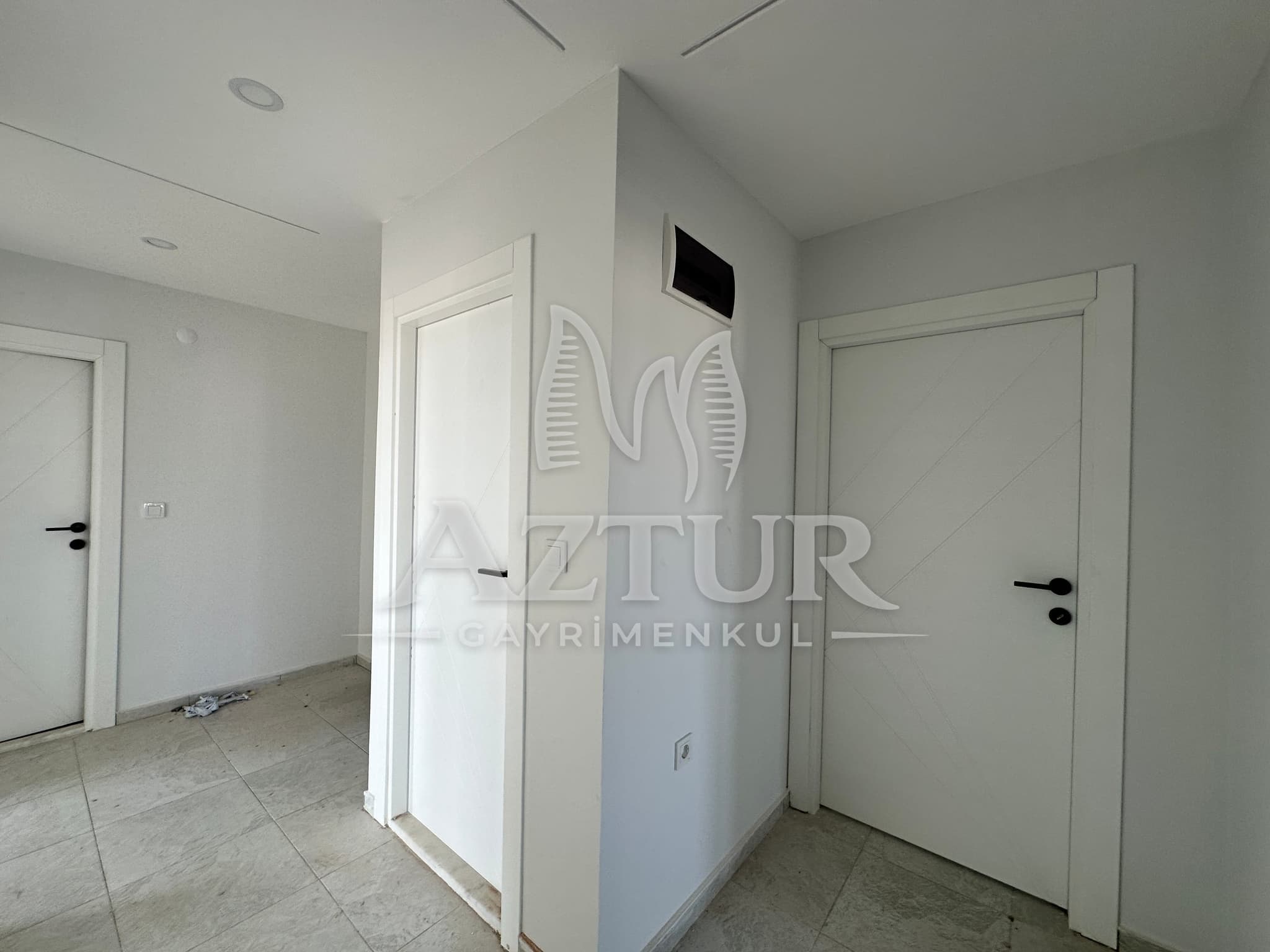TRAMVAYA YÜRÜME MESAFESİNDE ARAKAT SIFIR 2+1 SATILIK DAİRE