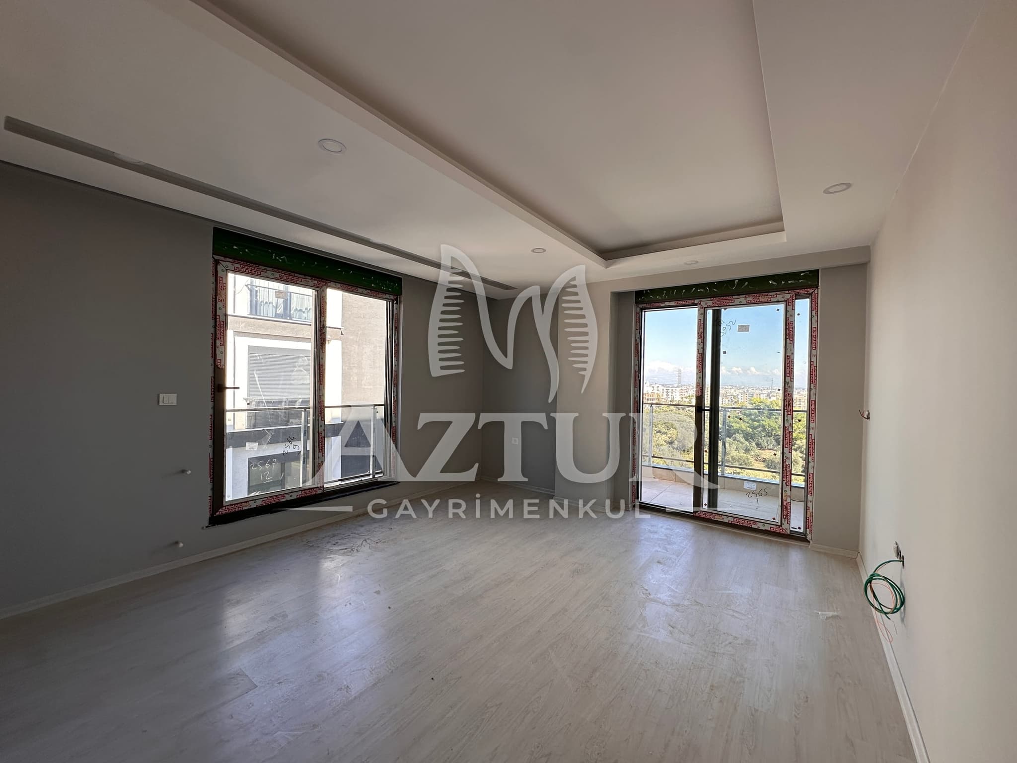 FEVZİ ÇAKMAK'TA CADDE ÜZERİ ARAKAT AYRI MUTFAK 2+1 SATILIK DAİRE