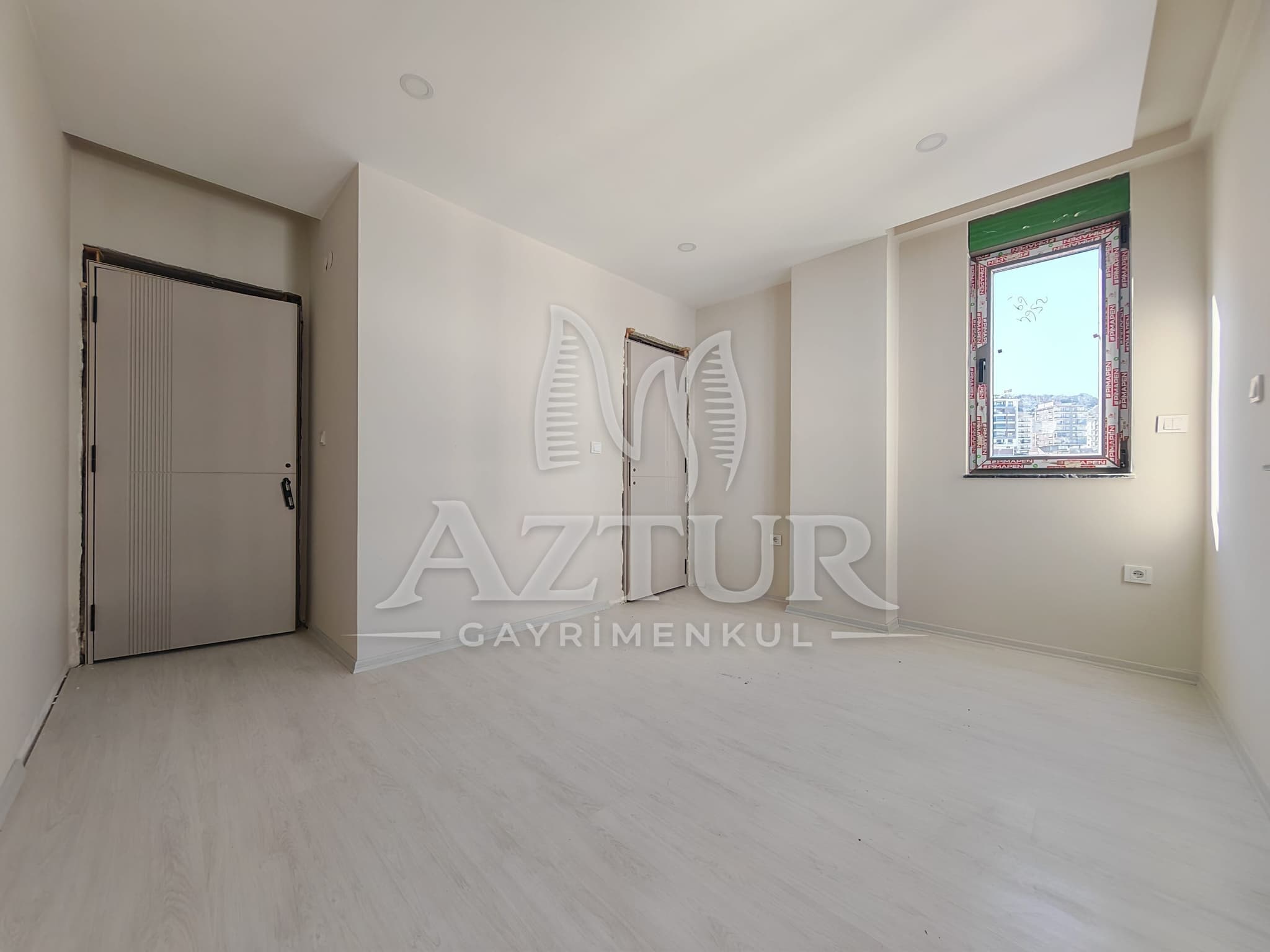FEVZİ ÇAKMAK'TA CADDE ÜZERİ ARAKAT AYRI MUTFAK 2+1 SATILIK DAİRE
