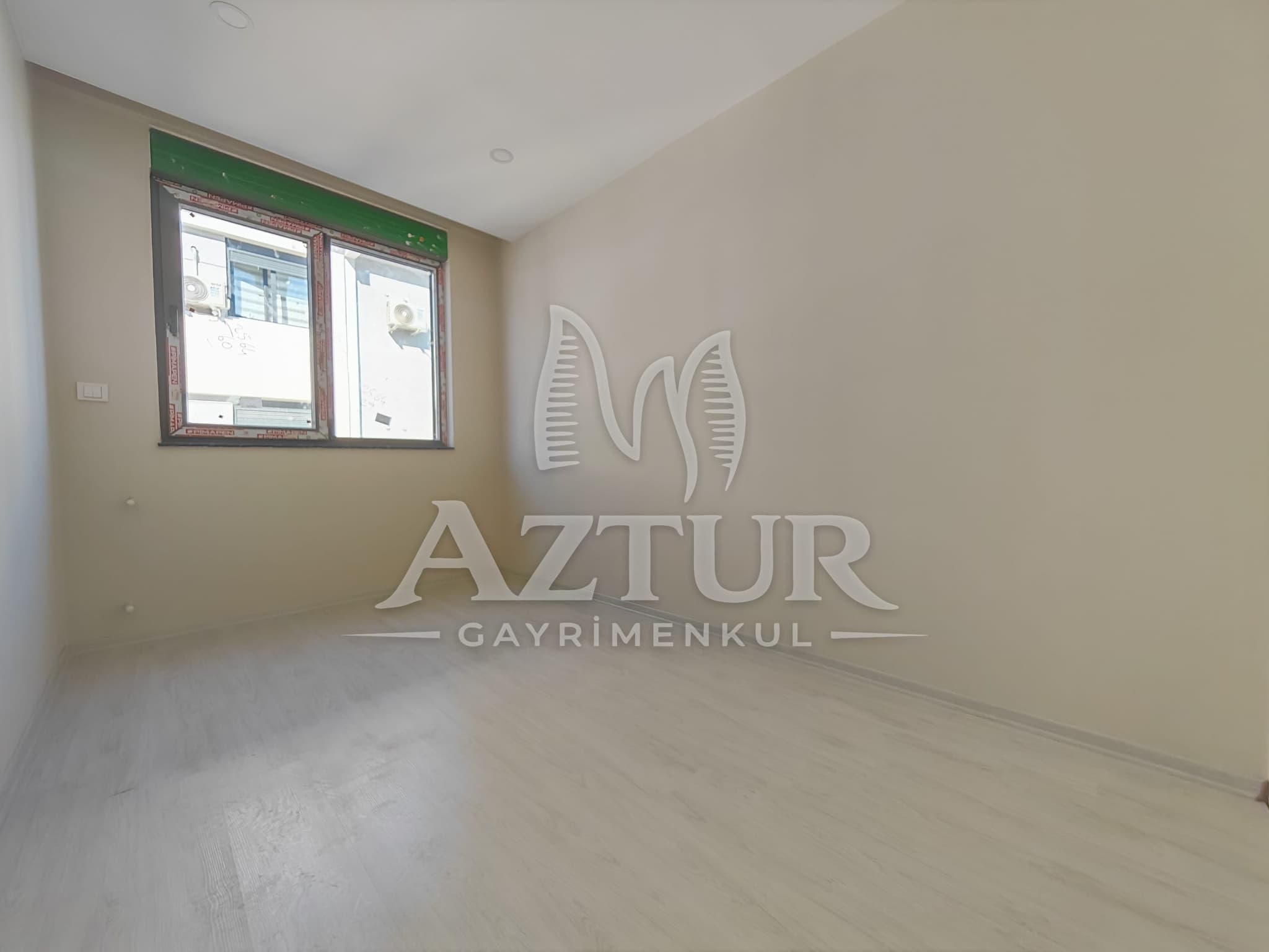 FEVZİ ÇAKMAK'TA CADDE ÜZERİ ARAKAT AYRI MUTFAK 2+1 SATILIK DAİRE