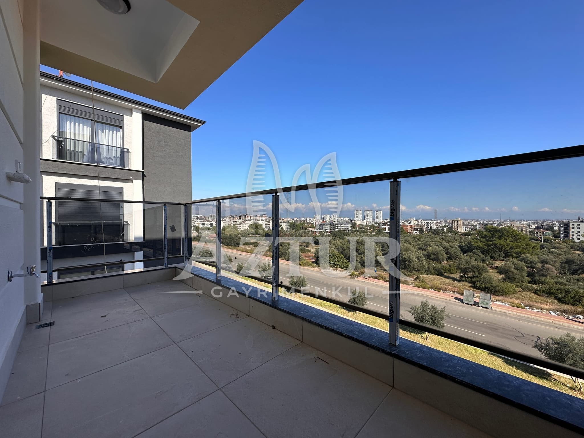 FEVZİ ÇAKMAK'TA CADDE ÜZERİ ARAKAT AYRI MUTFAK 2+1 SATILIK DAİRE