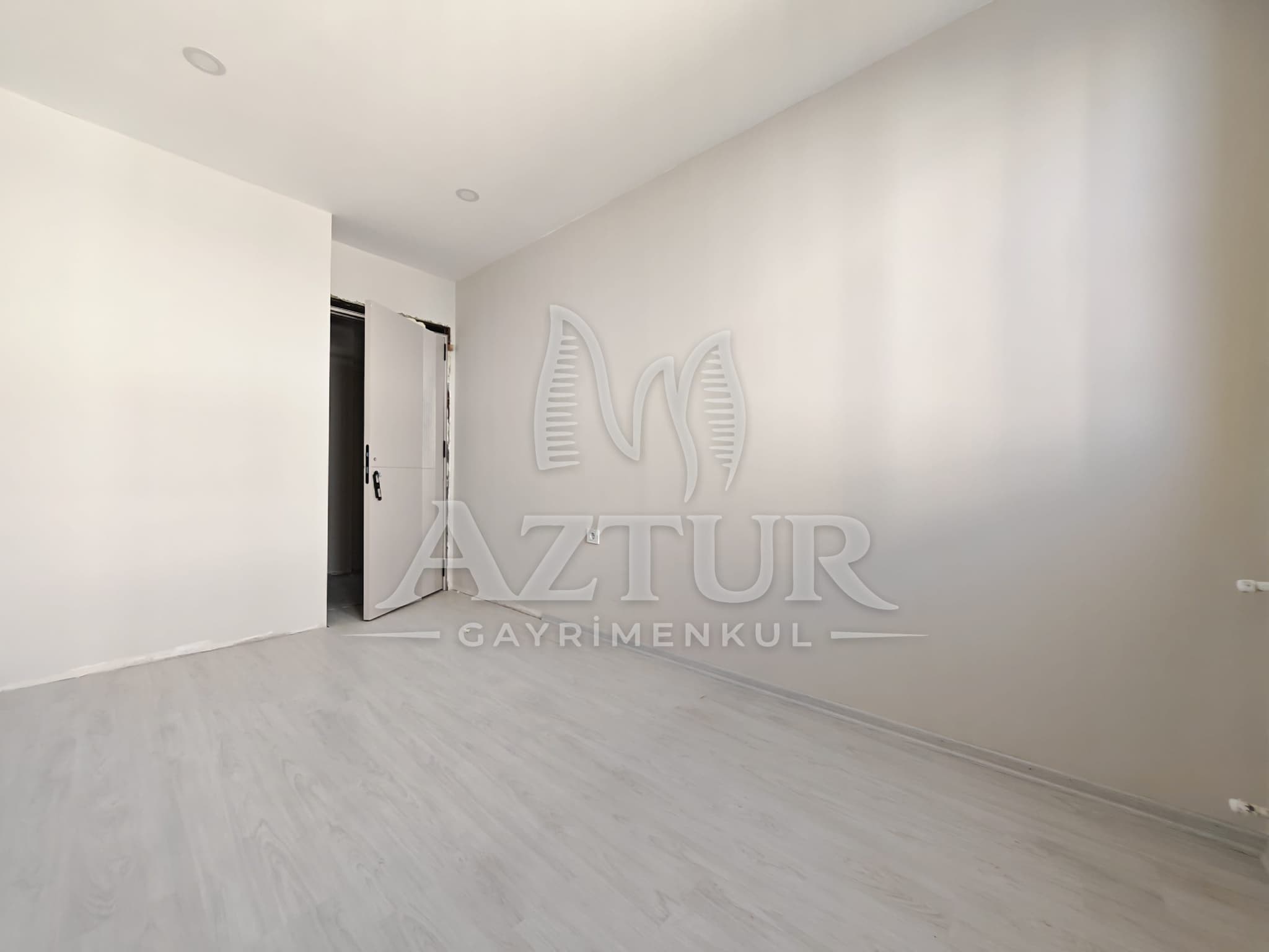 FEVZİ ÇAKMAK'TA CADDE ÜZERİ ARAKAT AYRI MUTFAK 2+1 SATILIK DAİRE
