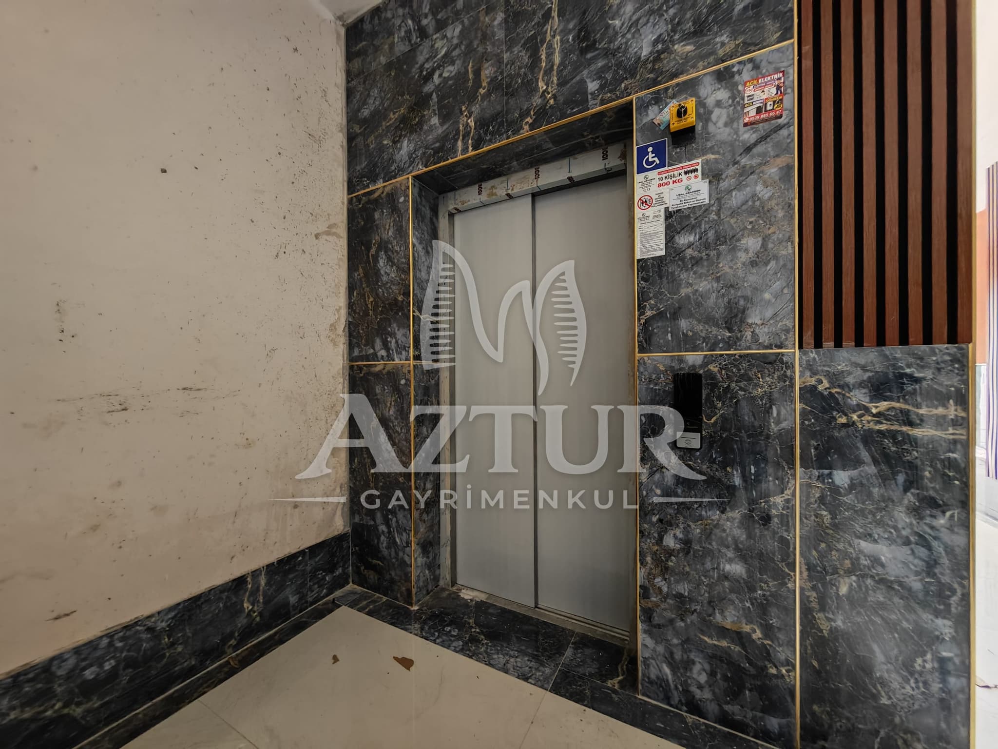 FEVZİ ÇAKMAK'TA CADDE ÜZERİ ARAKAT AYRI MUTFAK 2+1 SATILIK DAİRE