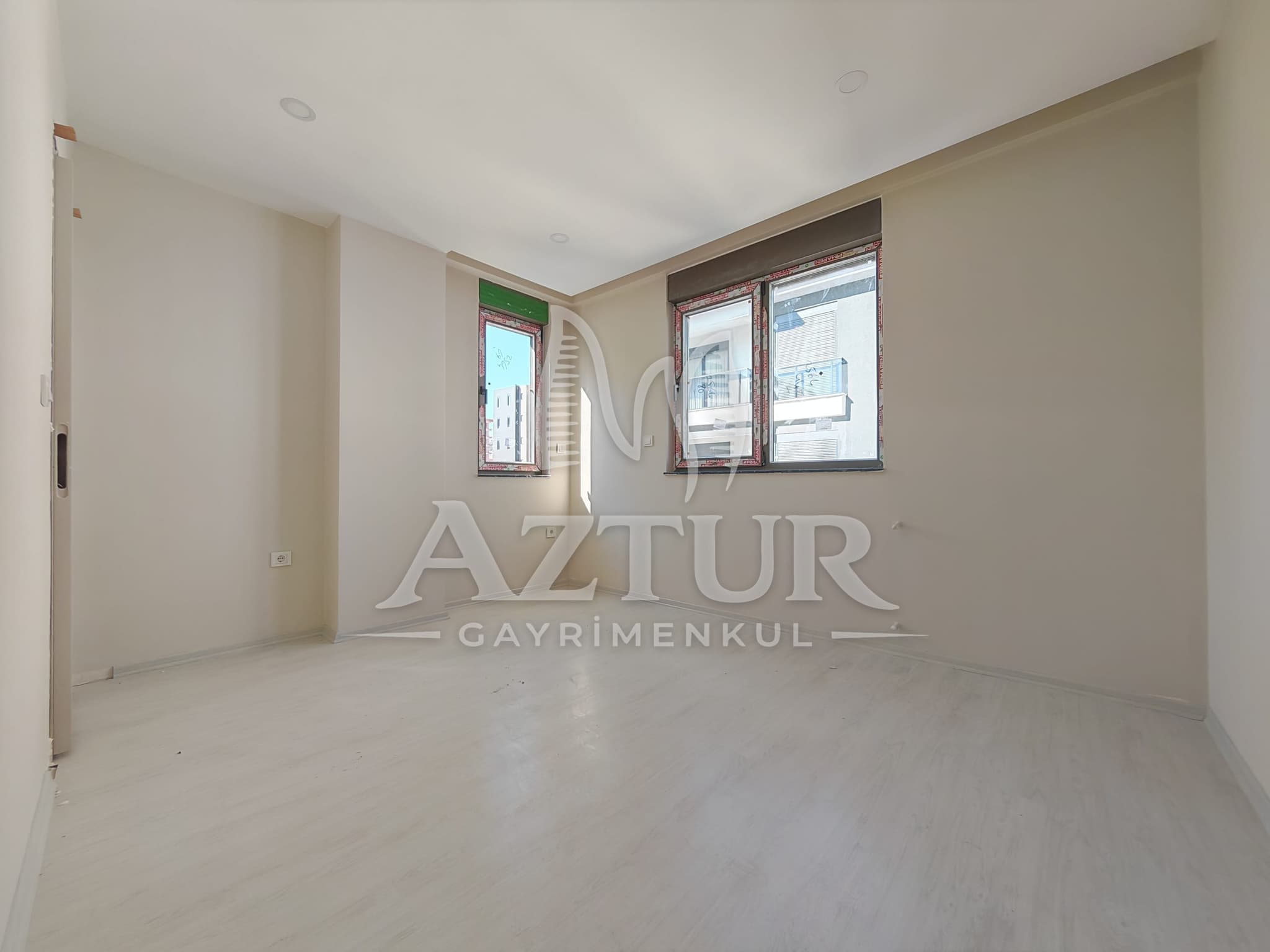 FEVZİ ÇAKMAK'TA CADDE ÜZERİ ARAKAT AYRI MUTFAK 2+1 SATILIK DAİRE