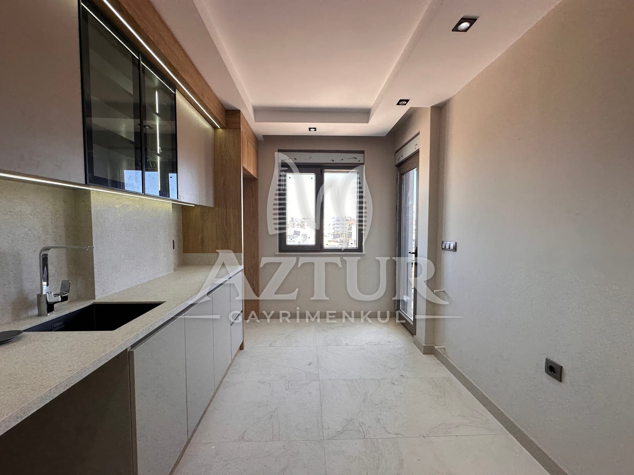 AYANOĞLU'NDA KANAL - TRAMVAY YAKINI SIFIR 2+1 SATILIK DAİRE
