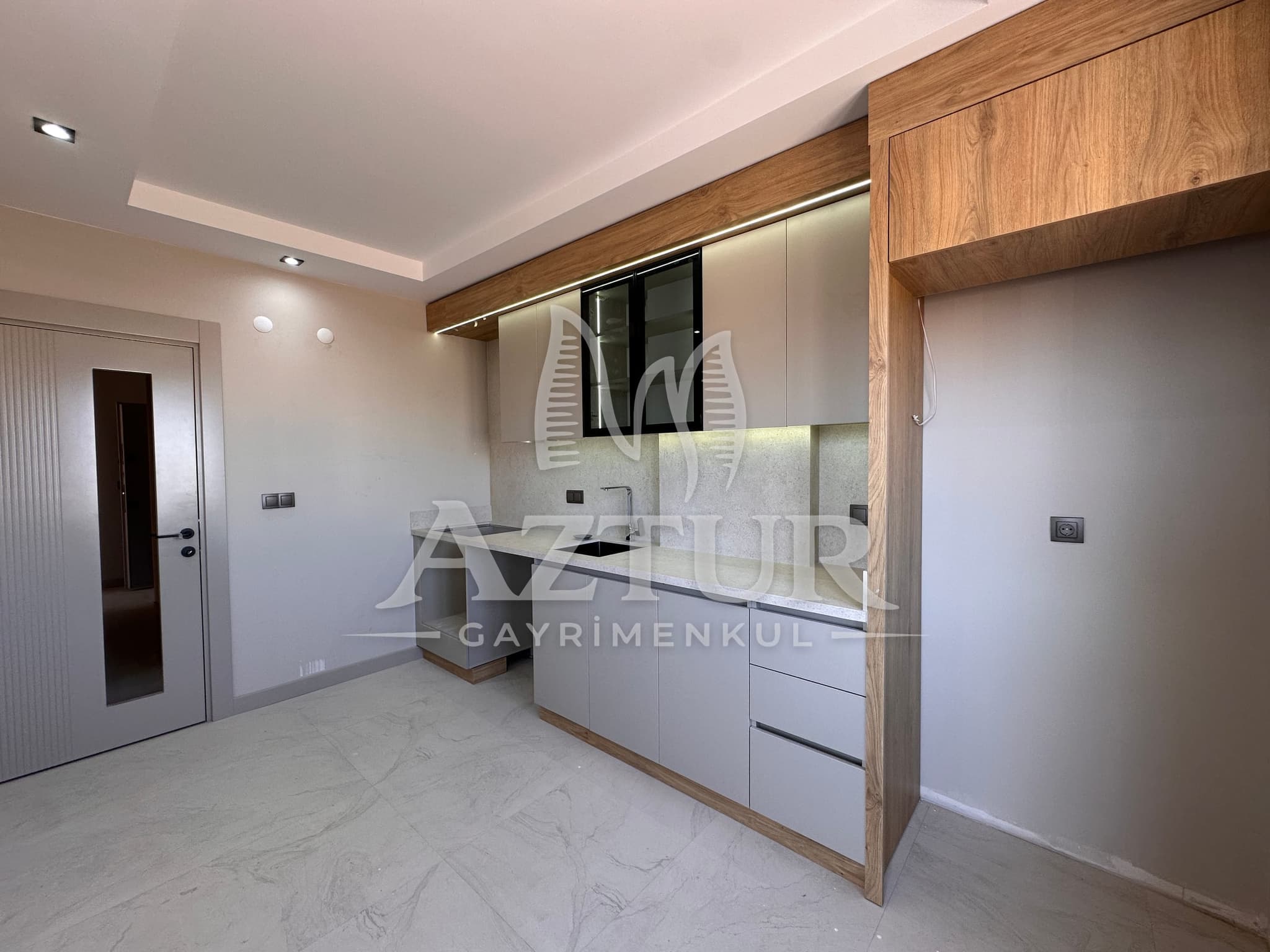 AYANOĞLU'NDA KANAL - TRAMVAY YAKINI SIFIR 2+1 SATILIK DAİRE