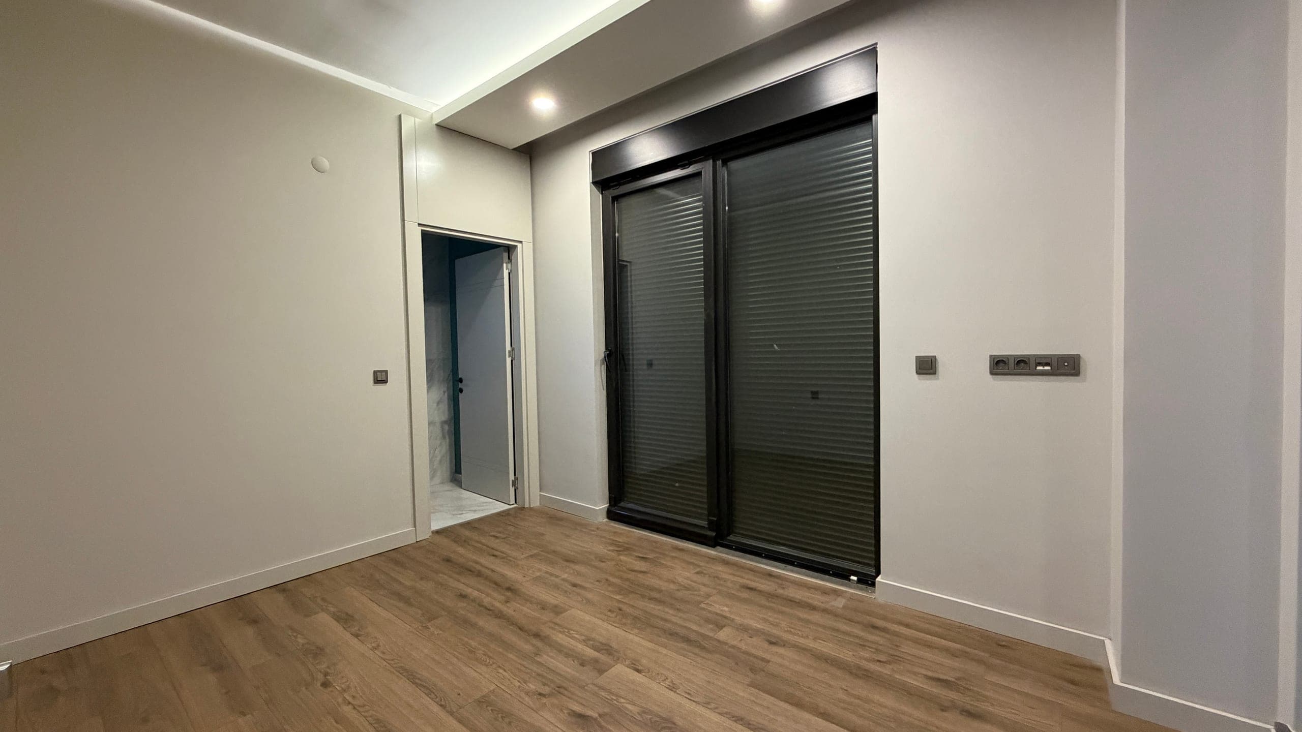 MOLLAYUSUF VİLLALAR BÖLGESİNDE ASANSÖR,HAVUZ,K.OTOPARK 6+1 SATILIK VİLLA