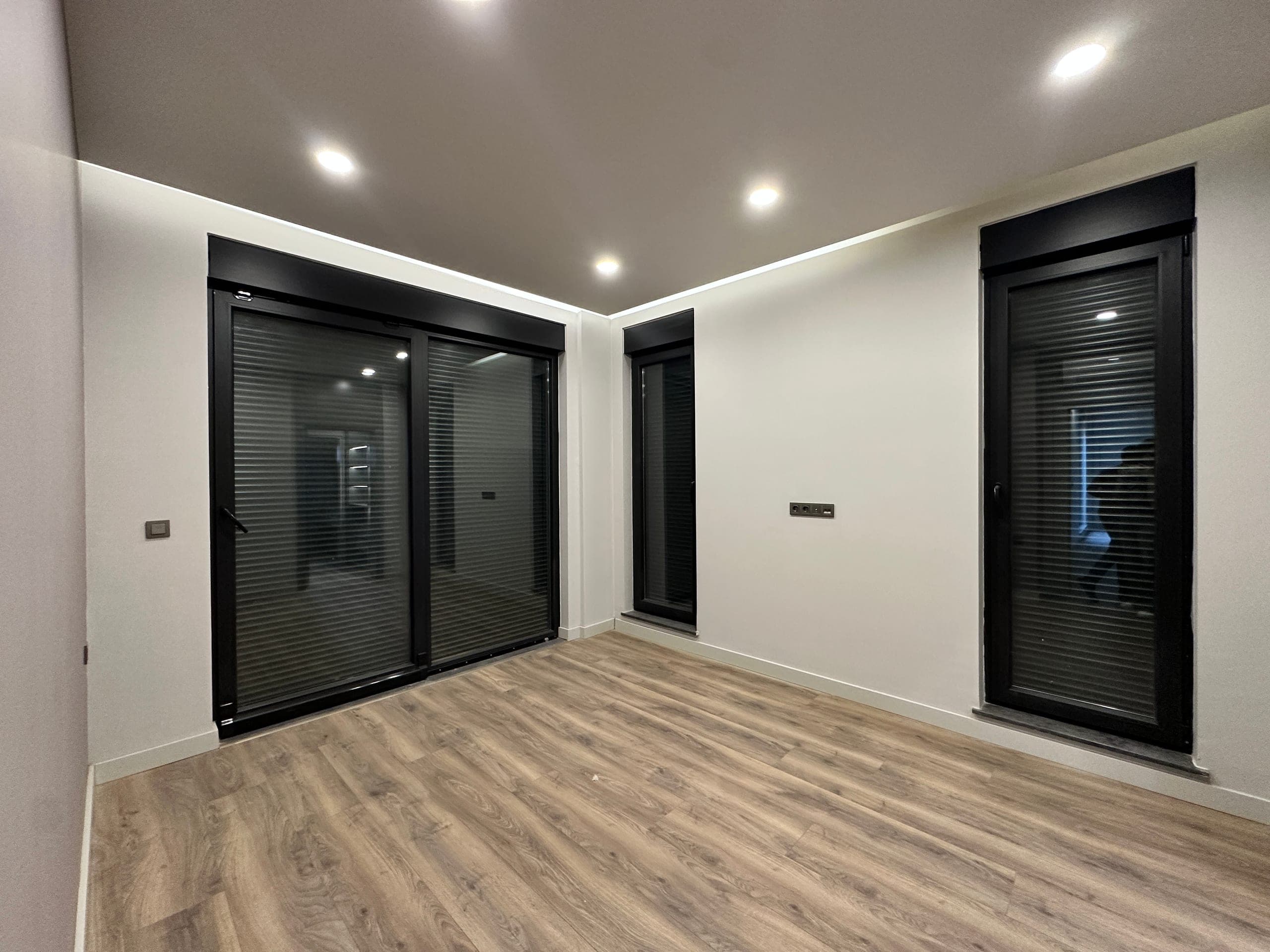 MOLLAYUSUF VİLLALAR BÖLGESİNDE ASANSÖR,HAVUZ,K.OTOPARK 6+1 SATILIK VİLLA
