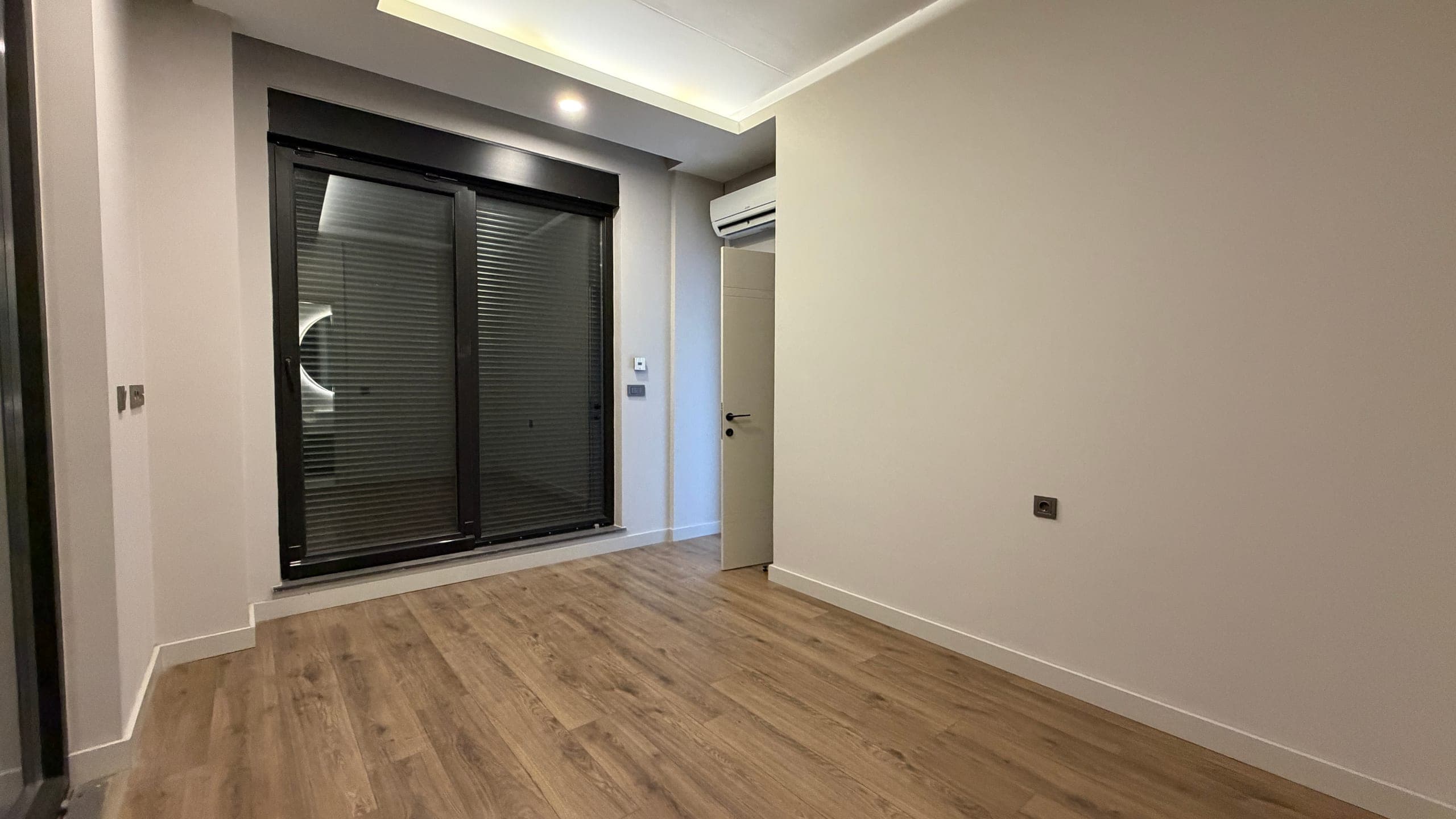 MOLLAYUSUF VİLLALAR BÖLGESİNDE ASANSÖR,HAVUZ,K.OTOPARK 6+1 SATILIK VİLLA