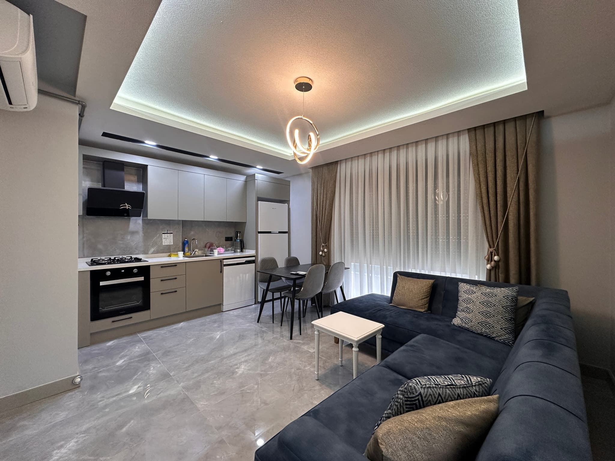 SARISU HAVUZLU SİTE İÇERİSİNDE ULTRS LÜKS 1+1 SATILIK DAİRE