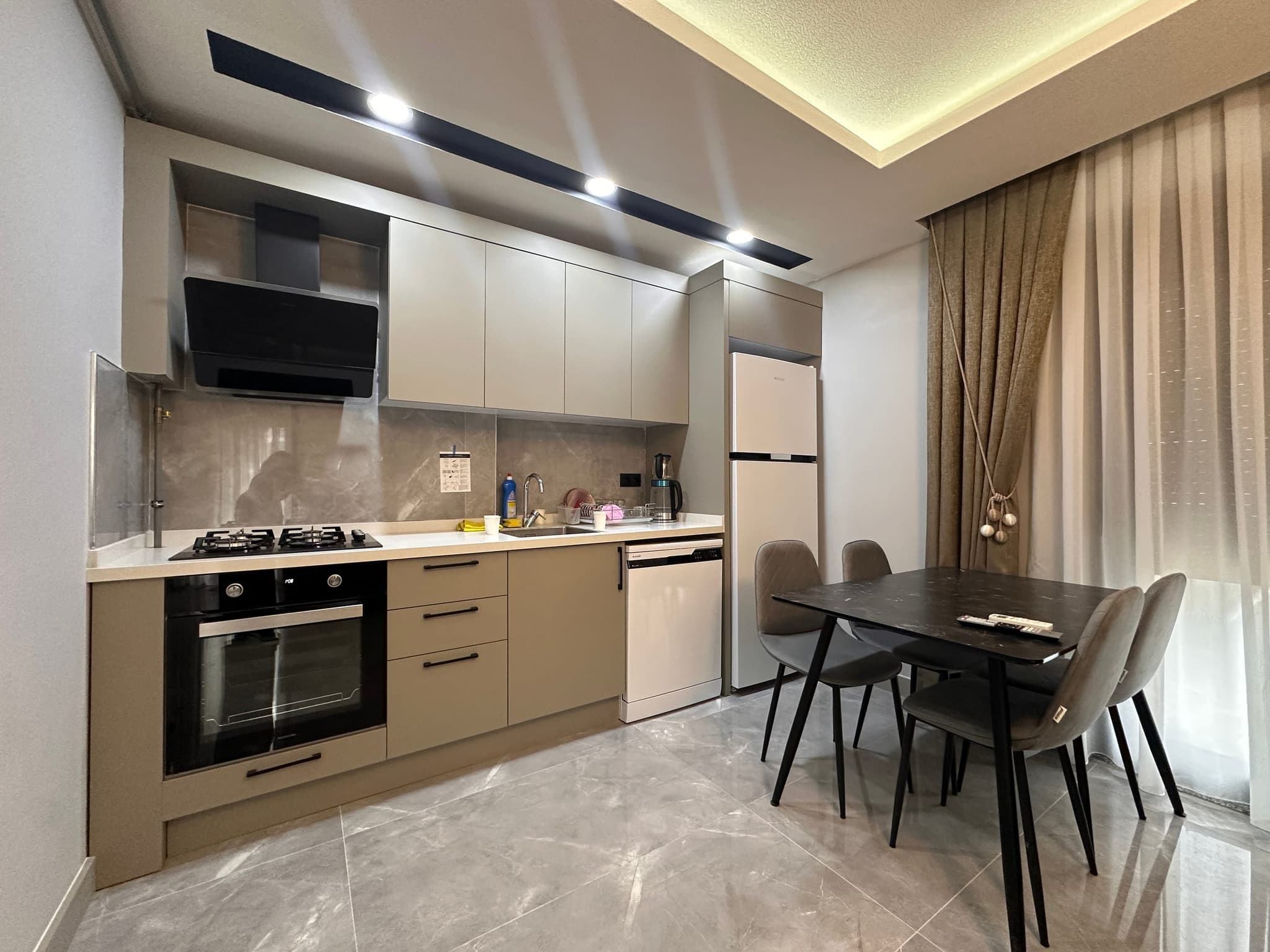 SARISU HAVUZLU SİTE İÇERİSİNDE ULTRS LÜKS 1+1 SATILIK DAİRE