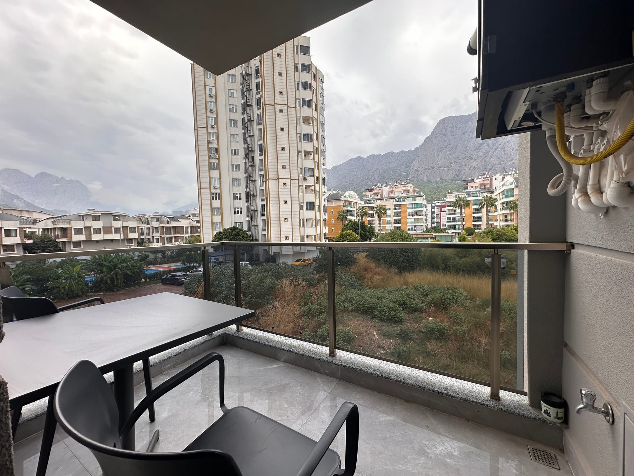 SARISU HAVUZLU SİTE İÇERİSİNDE ULTRS LÜKS 1+1 SATILIK DAİRE