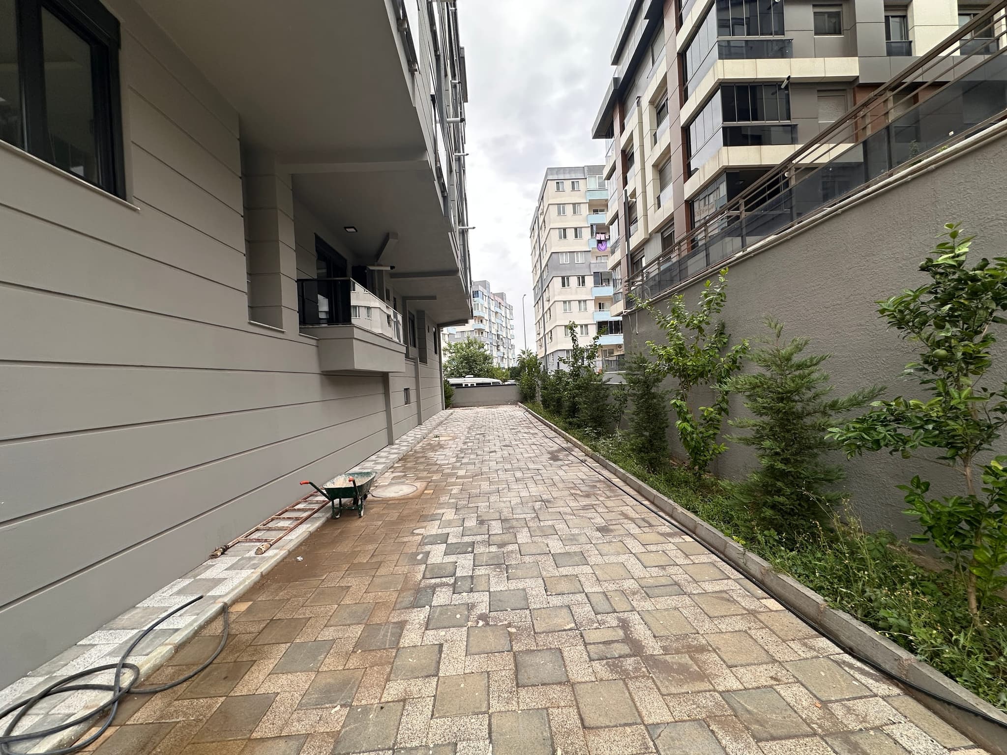 SARISU HAVUZLU SİTE İÇERİSİNDE ULTRS LÜKS 1+1 SATILIK DAİRE